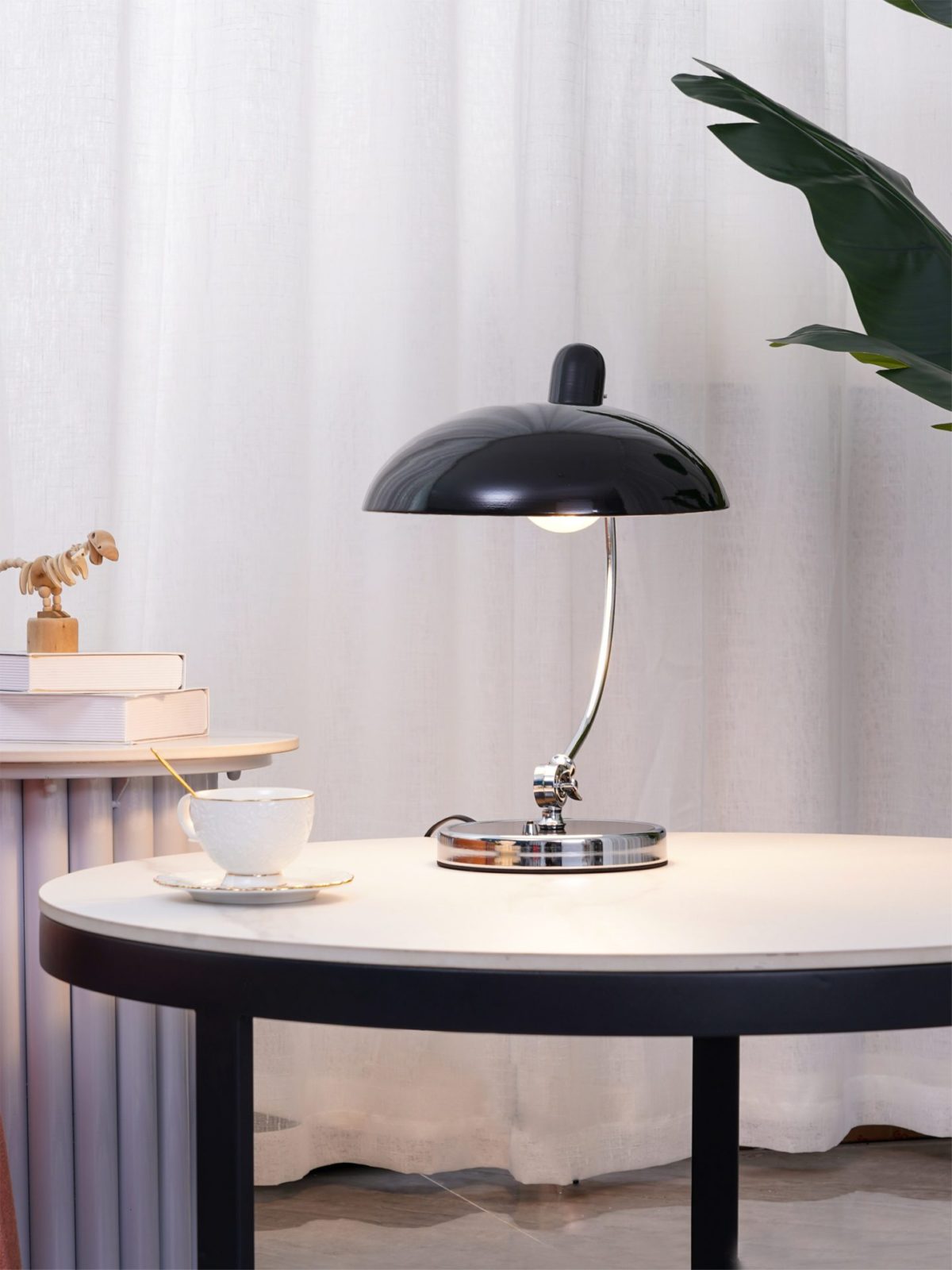 modern-bauhaus-style-metal-table-lamp-elegant-geometric-desk-light-for-office