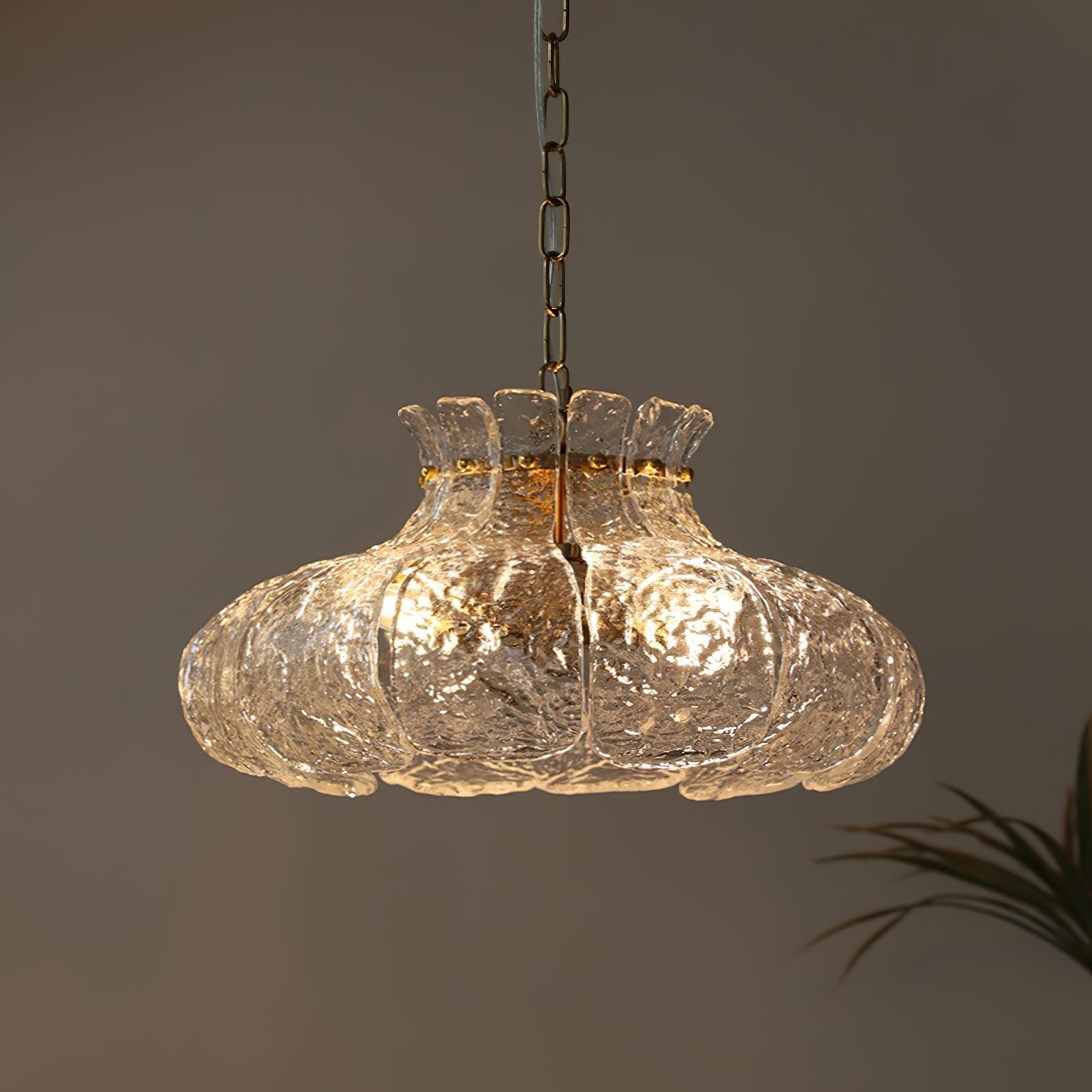 modern-french-style-garlic-glass-pendant-light-with-gold-metal-base-for-dining-rooms