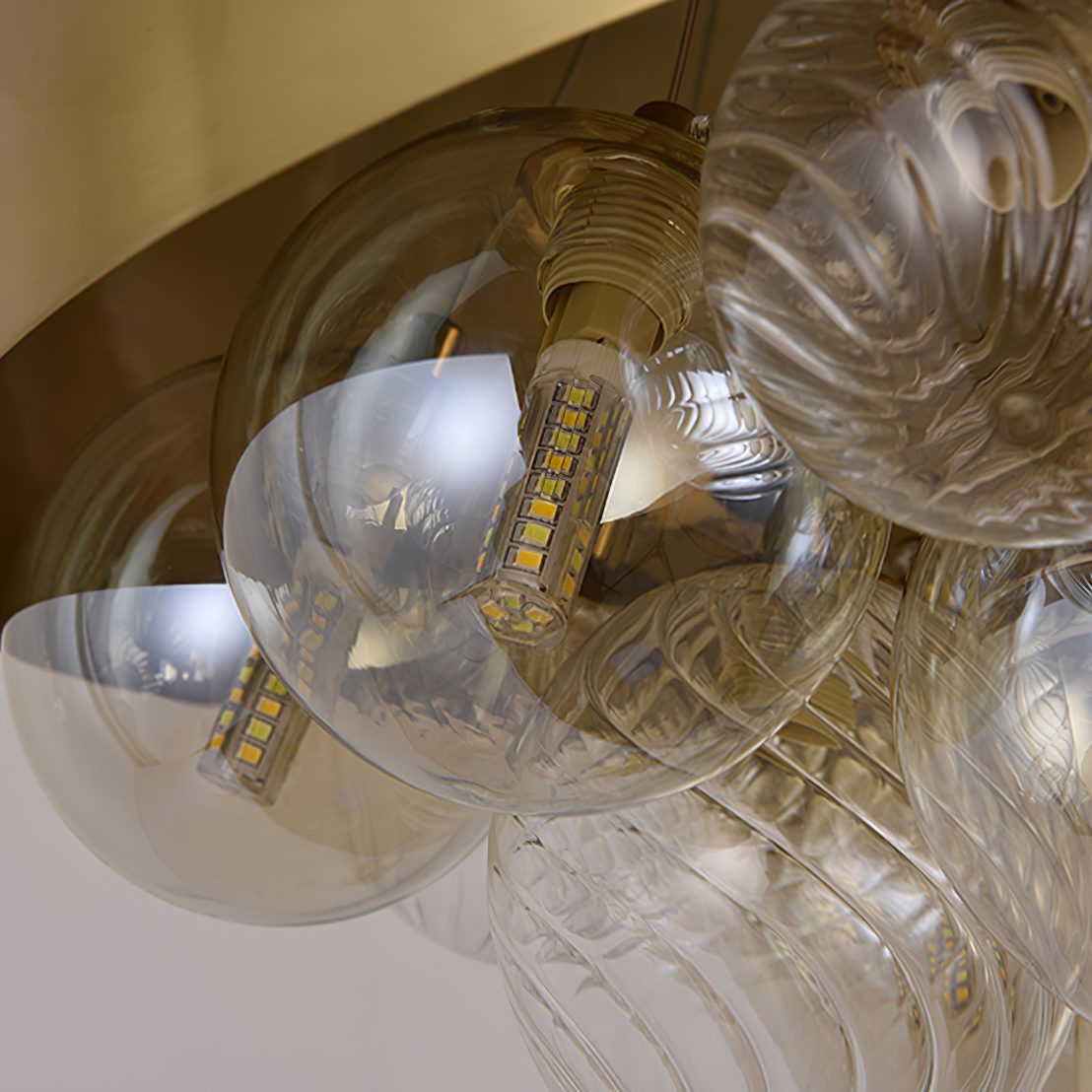 artistic-dream-bubble-glass-pendant-light-for-modern-living-room-and-dining-areas