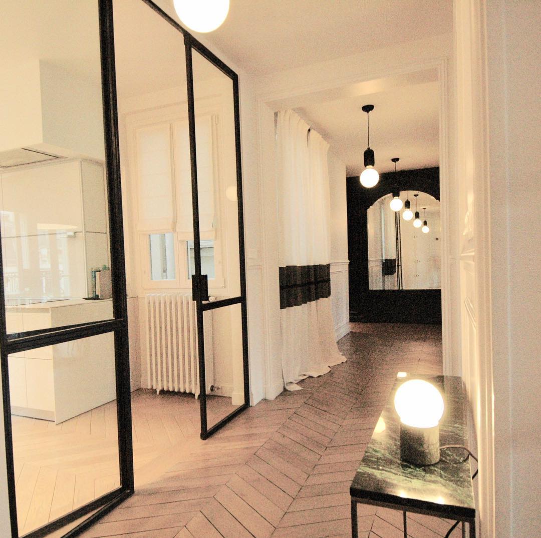 modern-spherical-glass-pendant-light-with-polished-metal-accents-for-luxury-interiors