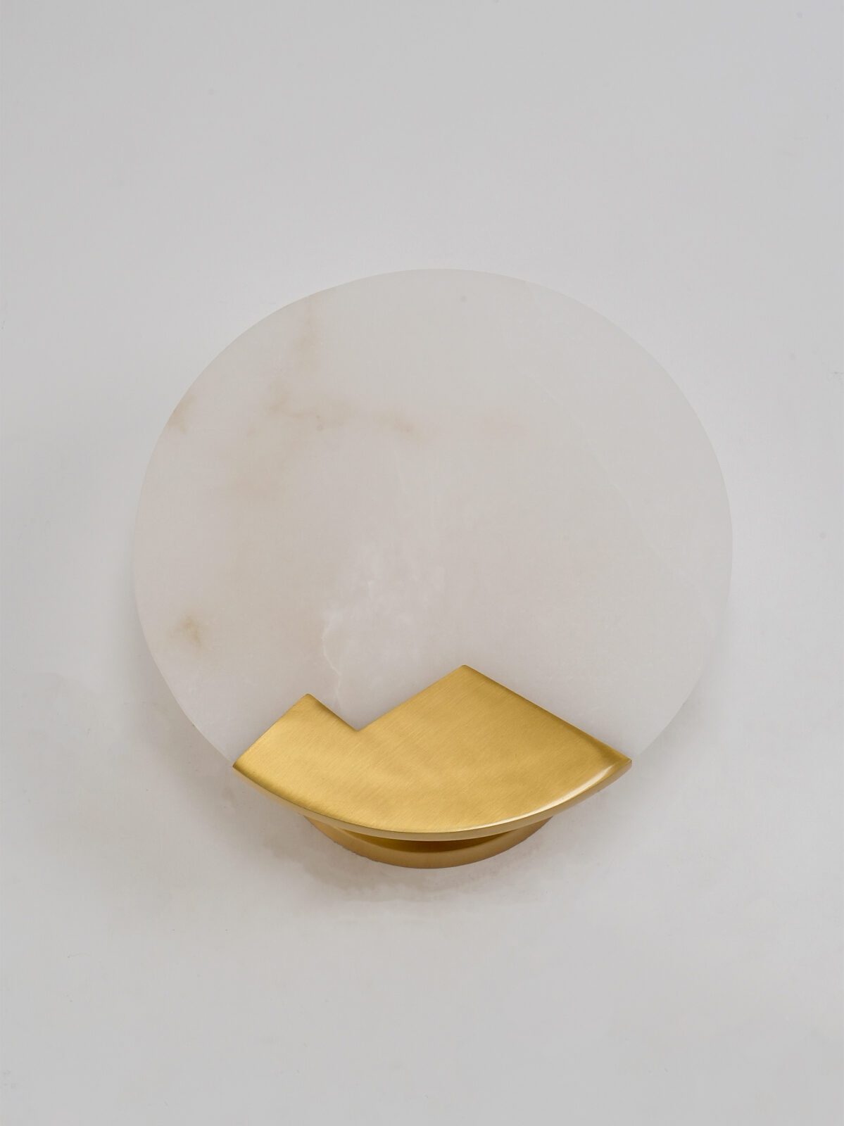 modern-natural-alabaster-stone-and-solid-brass-round-wall-sconce-luxury-lighting-fixture
