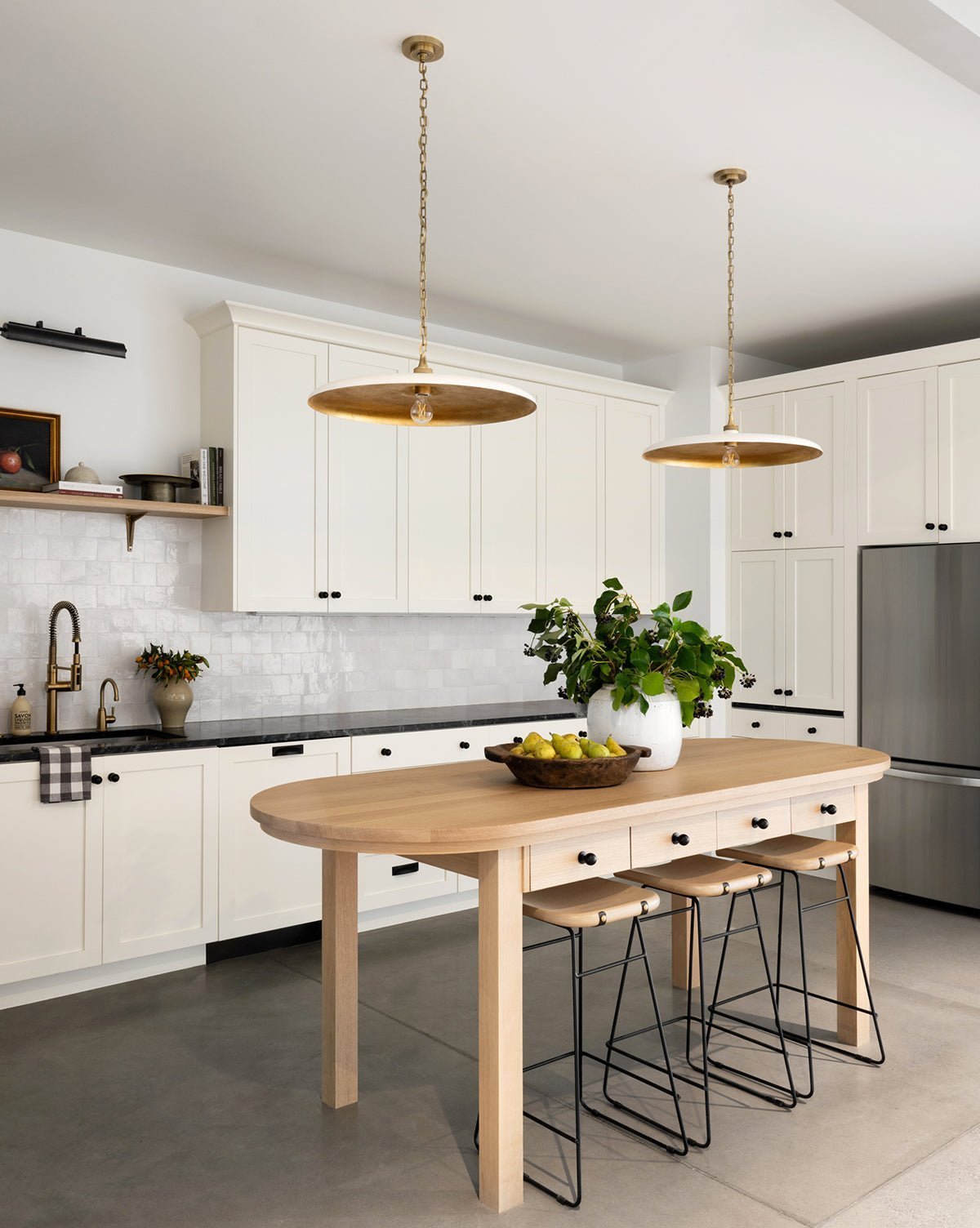 modern-gold-iron-disc-pendant-light-for-dining-room-and-kitchen-decor