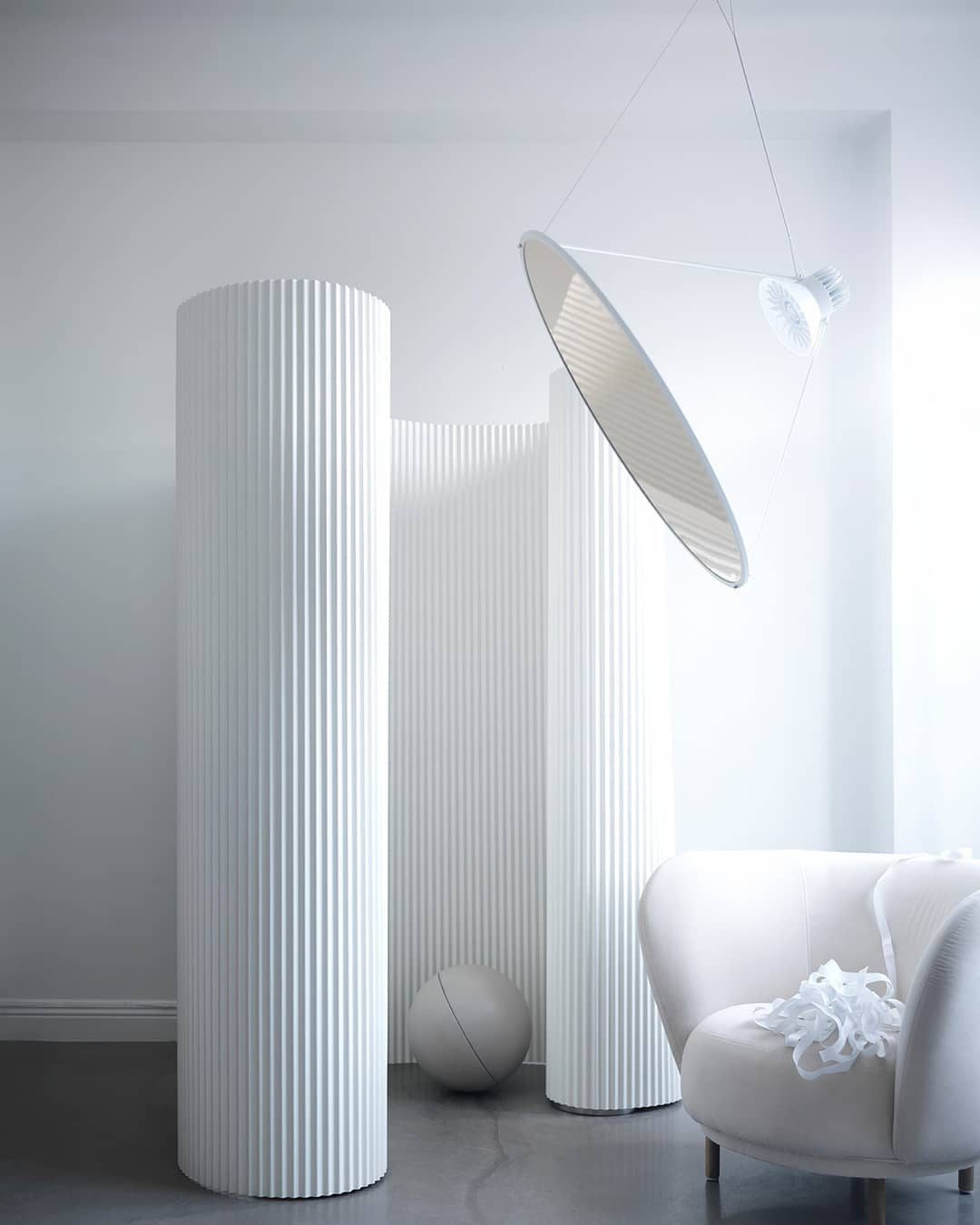 modern-minimalist-circular-led-pendant-light-with-adjustable-large-disk-for-contemporary-interiors