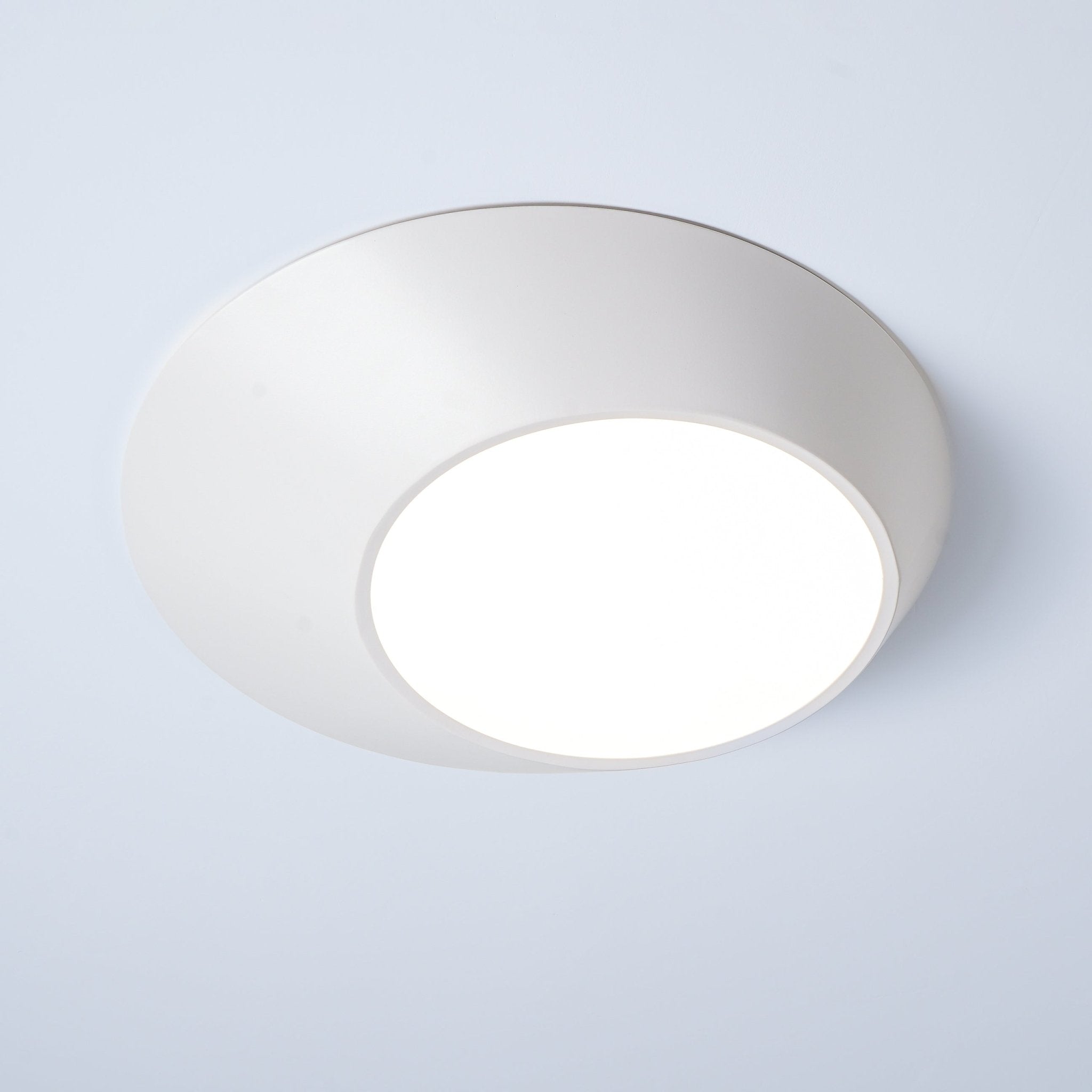 Modern Angled LED Flush Mount Ceiling Light with Geometric Inclined Design