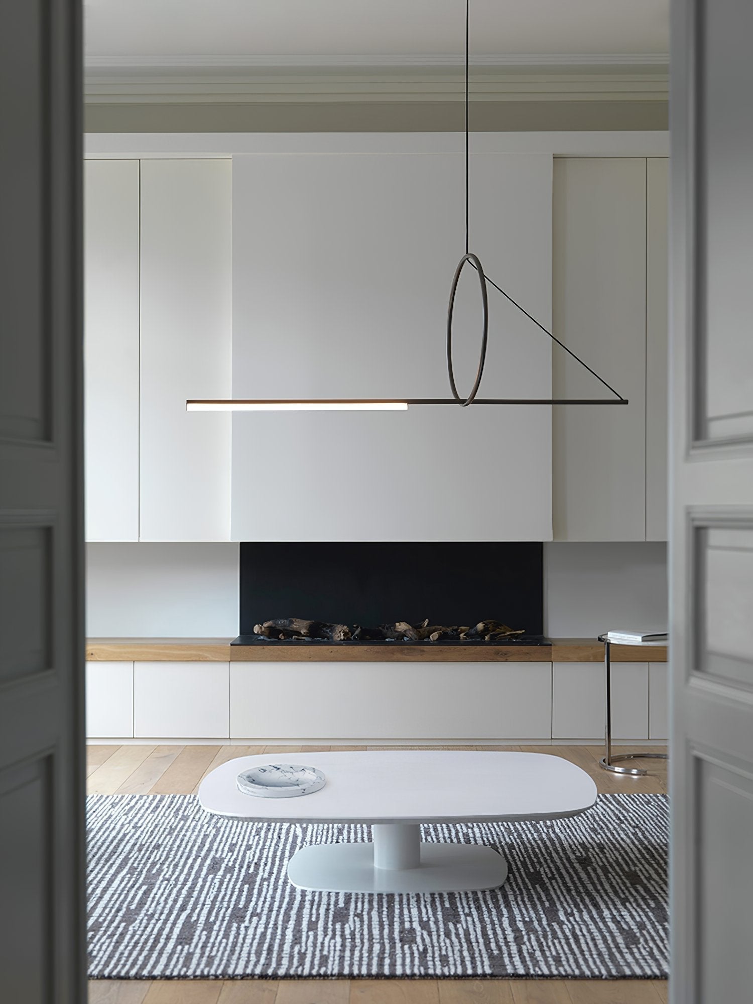 modern-angled-linear-led-pendant-light-minimalist-black-iron-hanging-fixture-for-dining-room