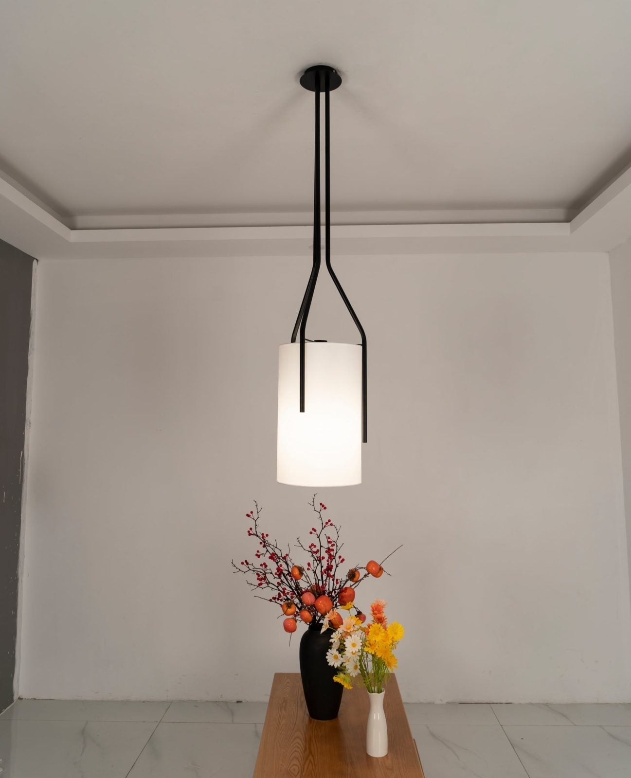 arborescence-modern-minimalist-brass-pendant-lamp-with-sophisticated-white-linen-shade