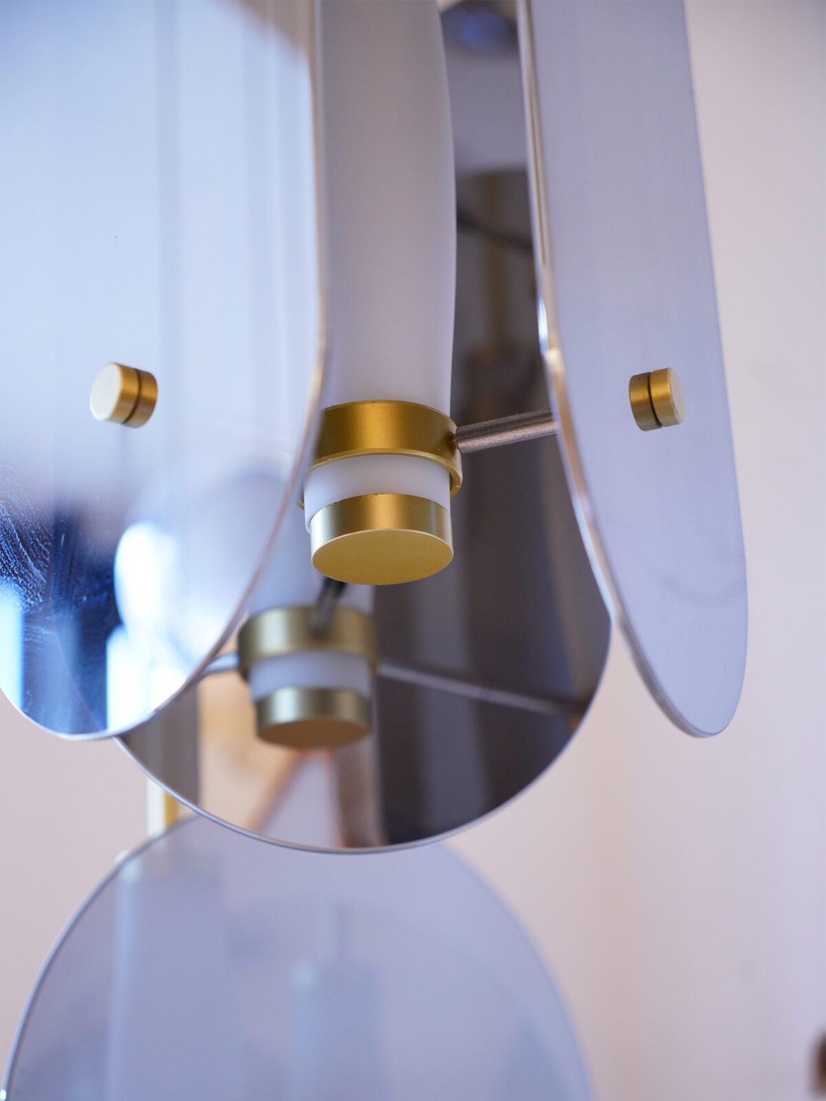 modern-arched-geometric-glass-cube-pendant-light-with-integrated-led-and-gold-finish