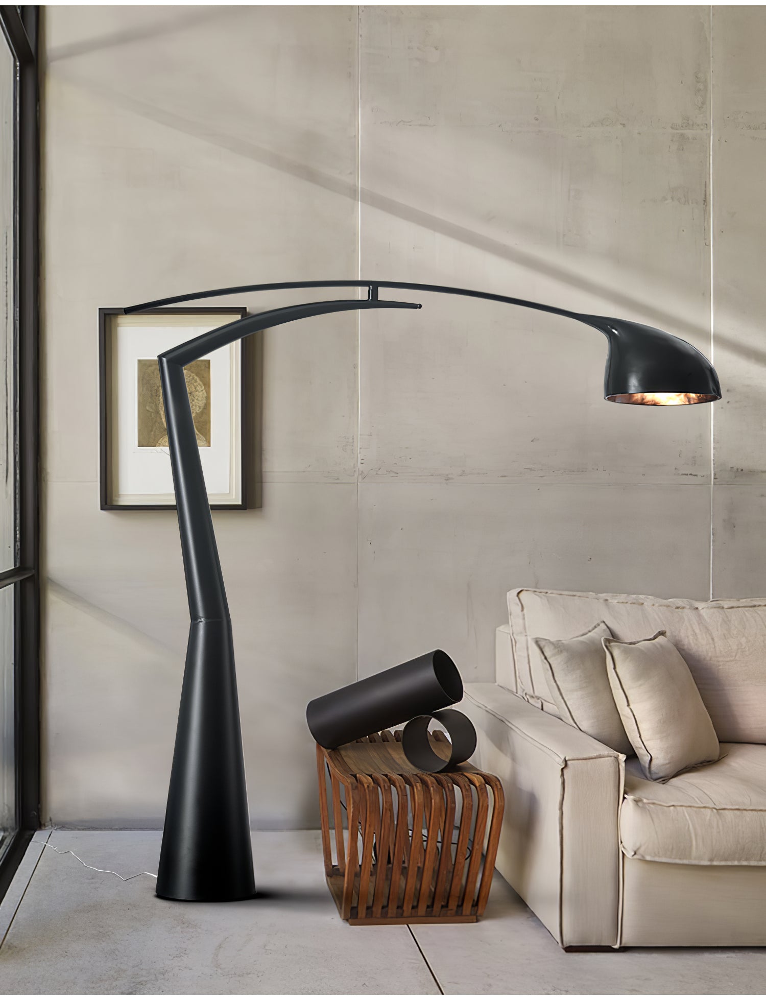 contemporary-sculptural-arc-floor-lamp-in-matte-black-for-modern-living-rooms