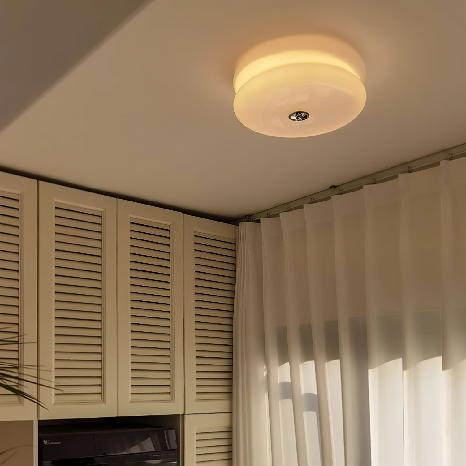 Vintage Art Deco Integrated LED Flush Mount Ceiling Light for Modern Interiors