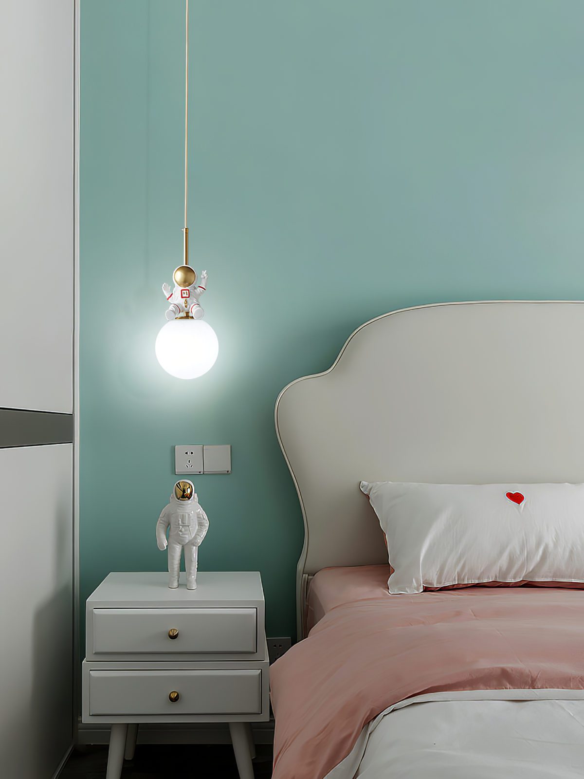 astronaut-moon-pendant-light-for-kids-bedroom-and-playroom-hanging-lamp