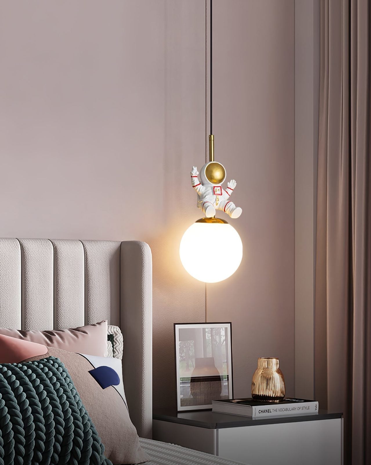astronaut-moon-pendant-light-for-kids-bedroom-and-playroom-hanging-lamp