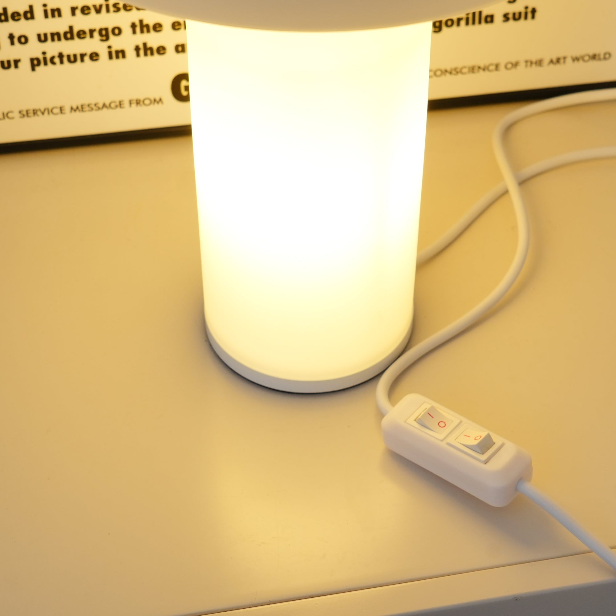 Modern White Blown Glass Mushroom Table Lamp with Geometric Dome Shade for Bedside and Living Room