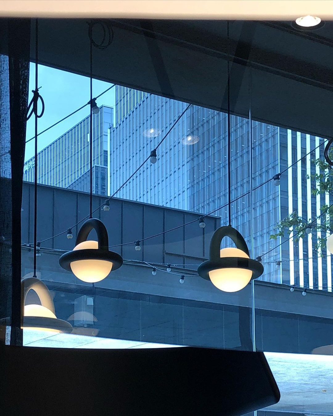 modern-sphere-balloon-pendant-light-for-living-room-and-bedroom-decor