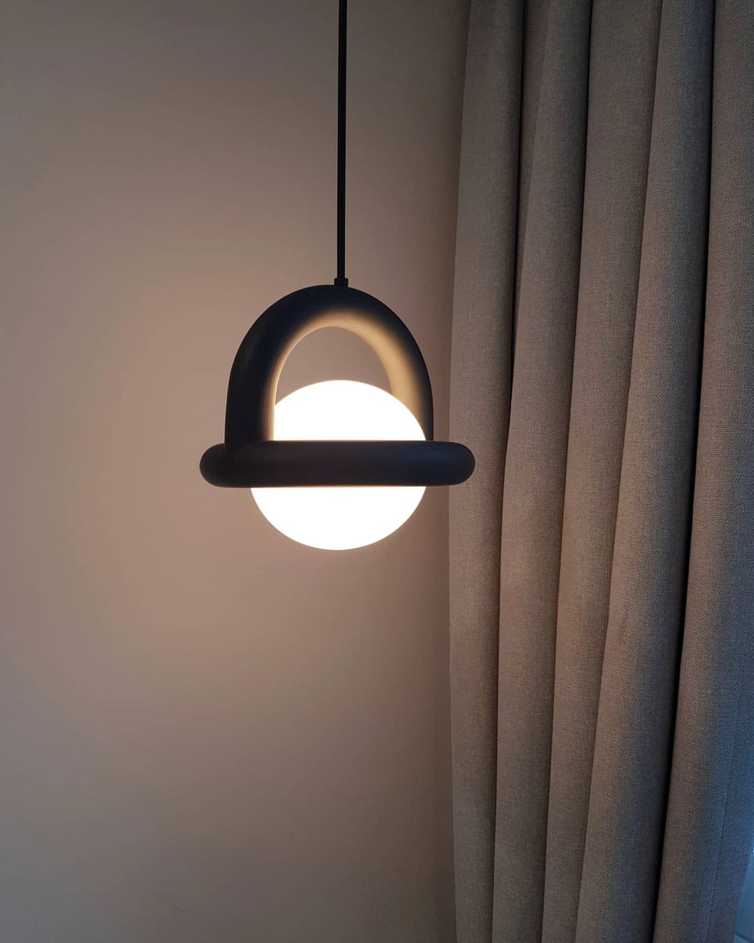 modern-sphere-balloon-pendant-light-for-living-room-and-bedroom-decor