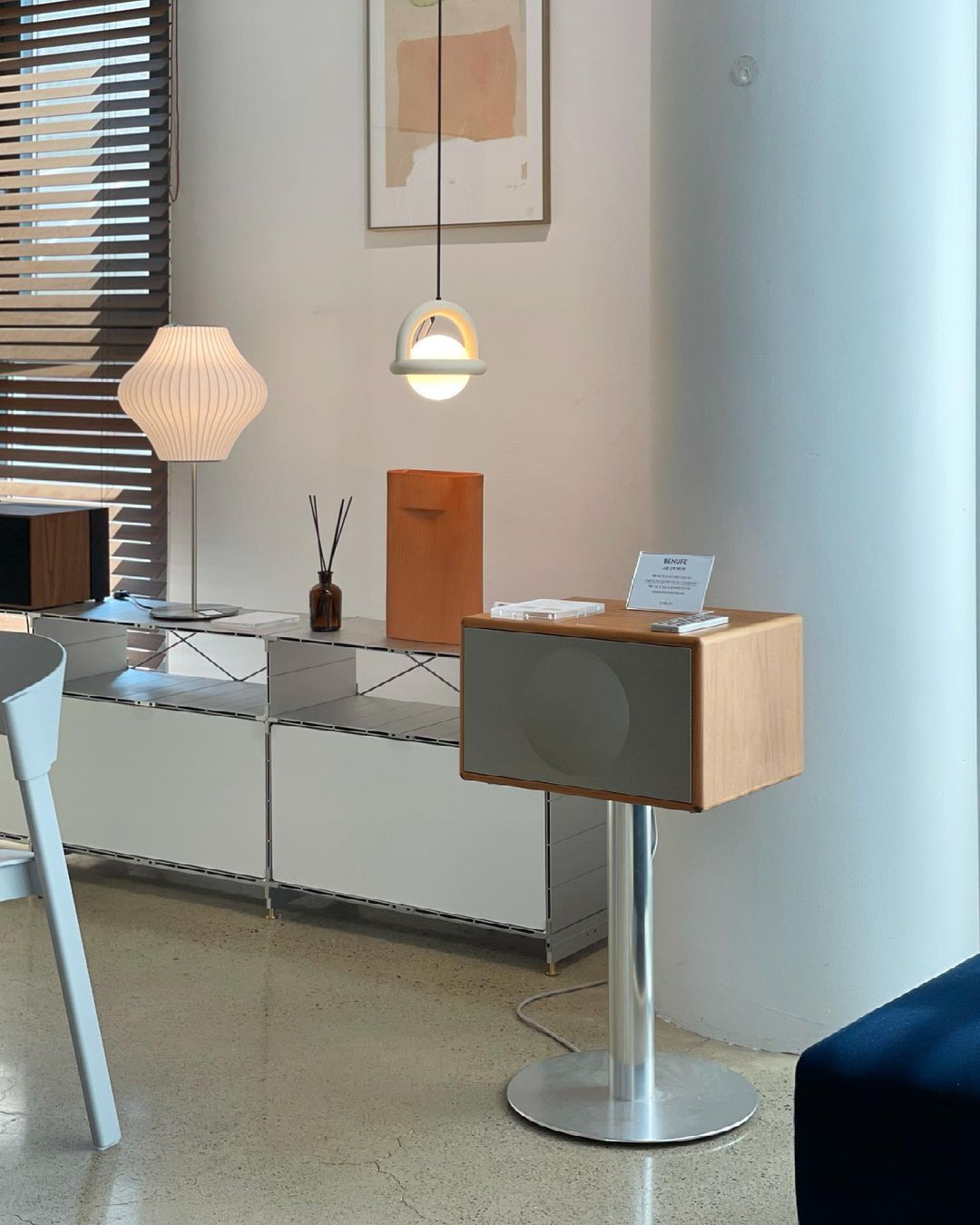 modern-sphere-balloon-pendant-light-for-living-room-and-bedroom-decor
