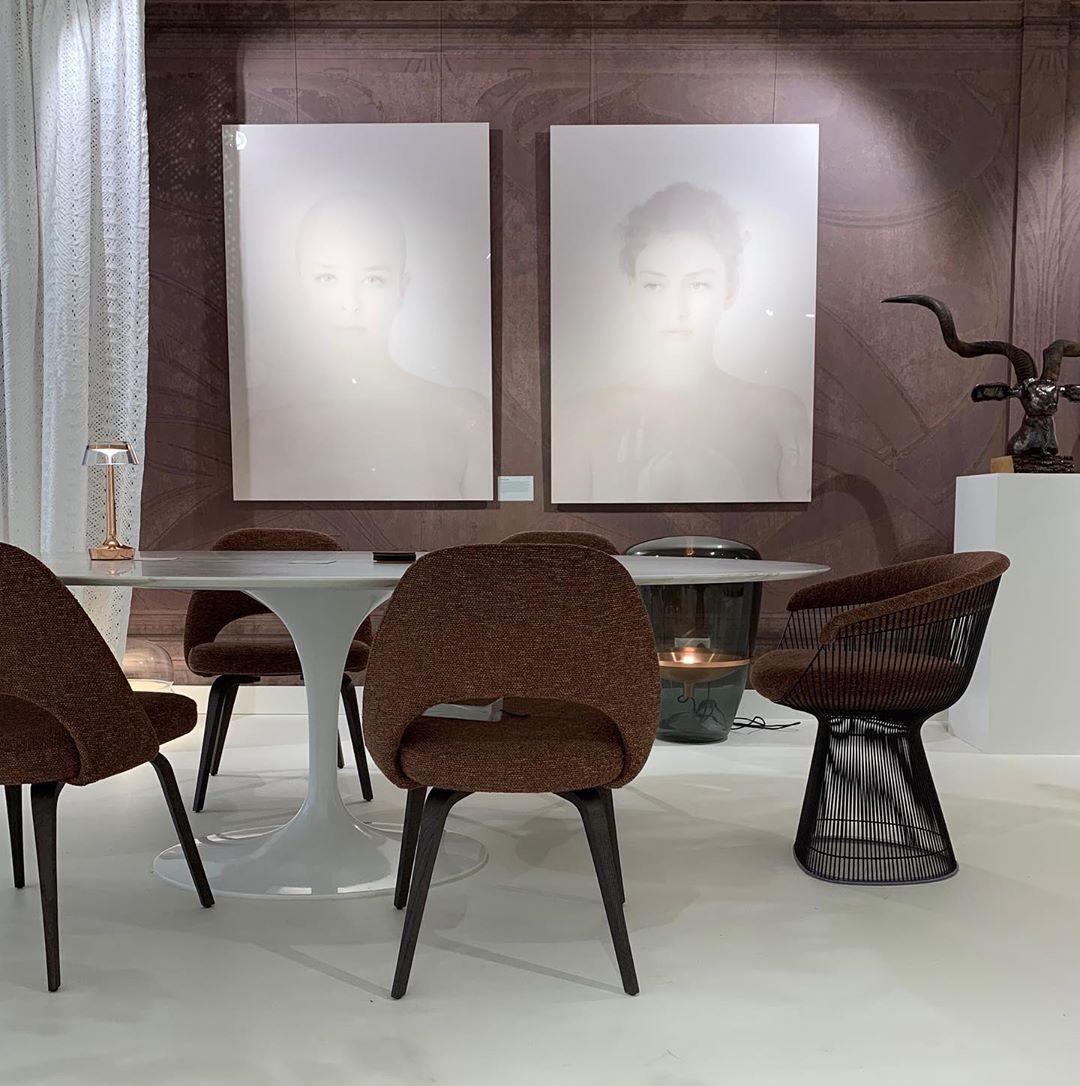 modern-hand-blown-glass-balloon-table-lamp-with-internal-reflector-for-ambient-living-spaces