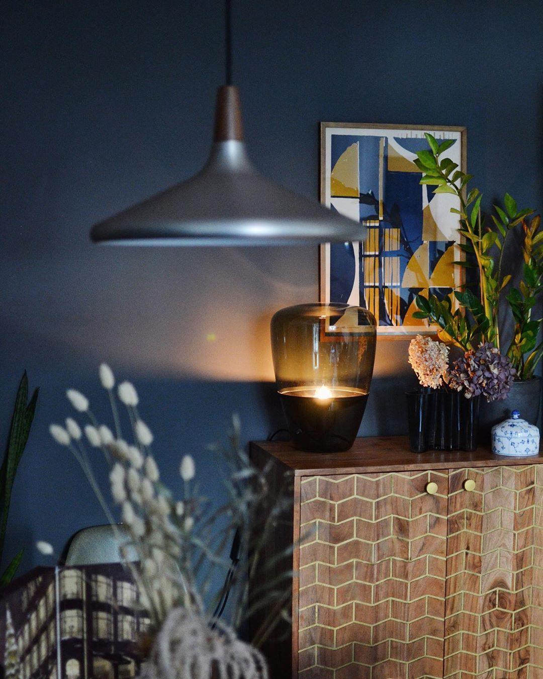 modern-hand-blown-glass-balloon-table-lamp-with-internal-reflector-for-ambient-living-spaces
