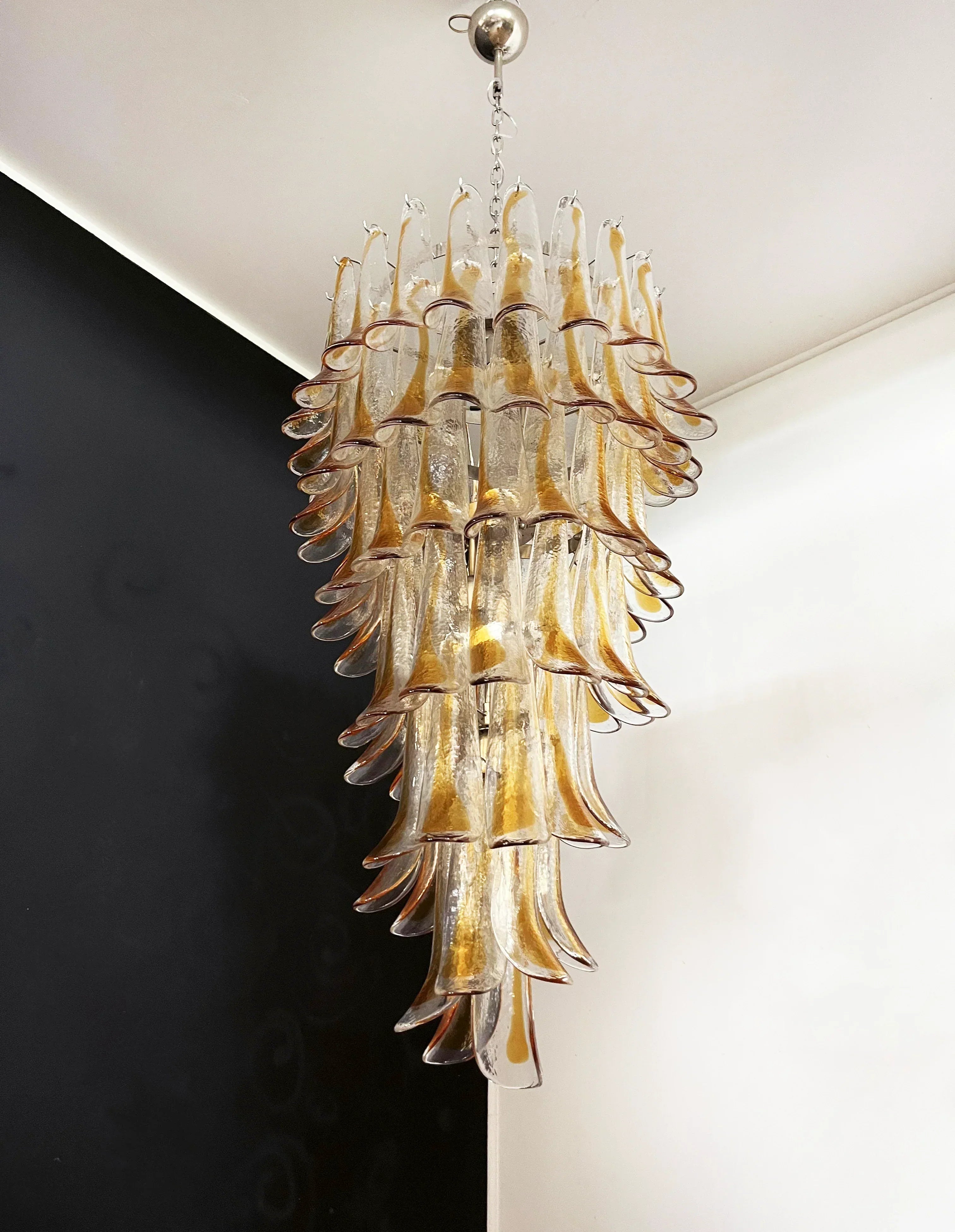 murano-glass-petal-spiral-chandelier-luxury-transparent-glass-pendant-light