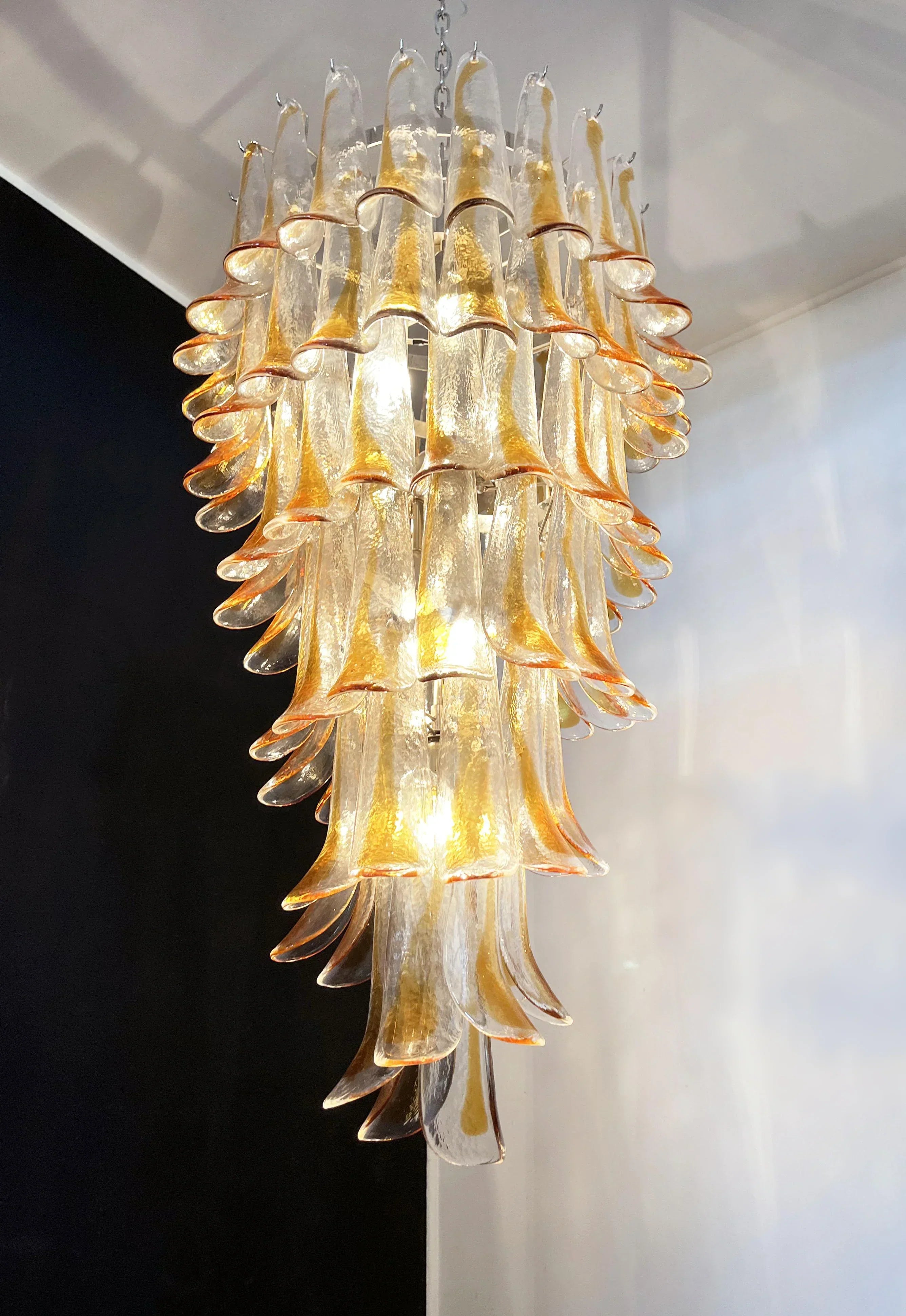 murano-glass-petal-spiral-chandelier-luxury-transparent-glass-pendant-light