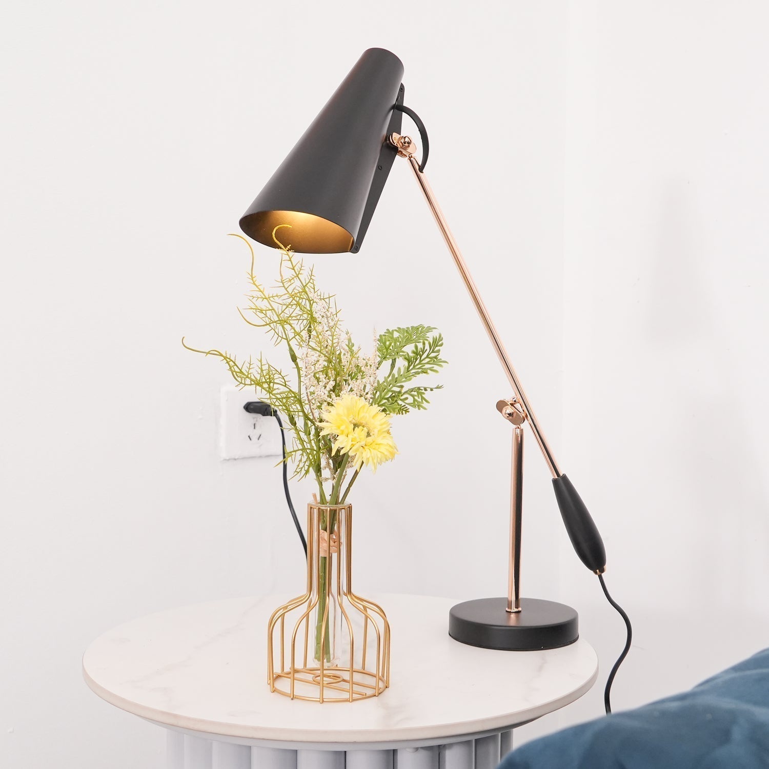 modern-birdy-table-lamp-with-adjustable-arm-and-minimalist-steel-design
