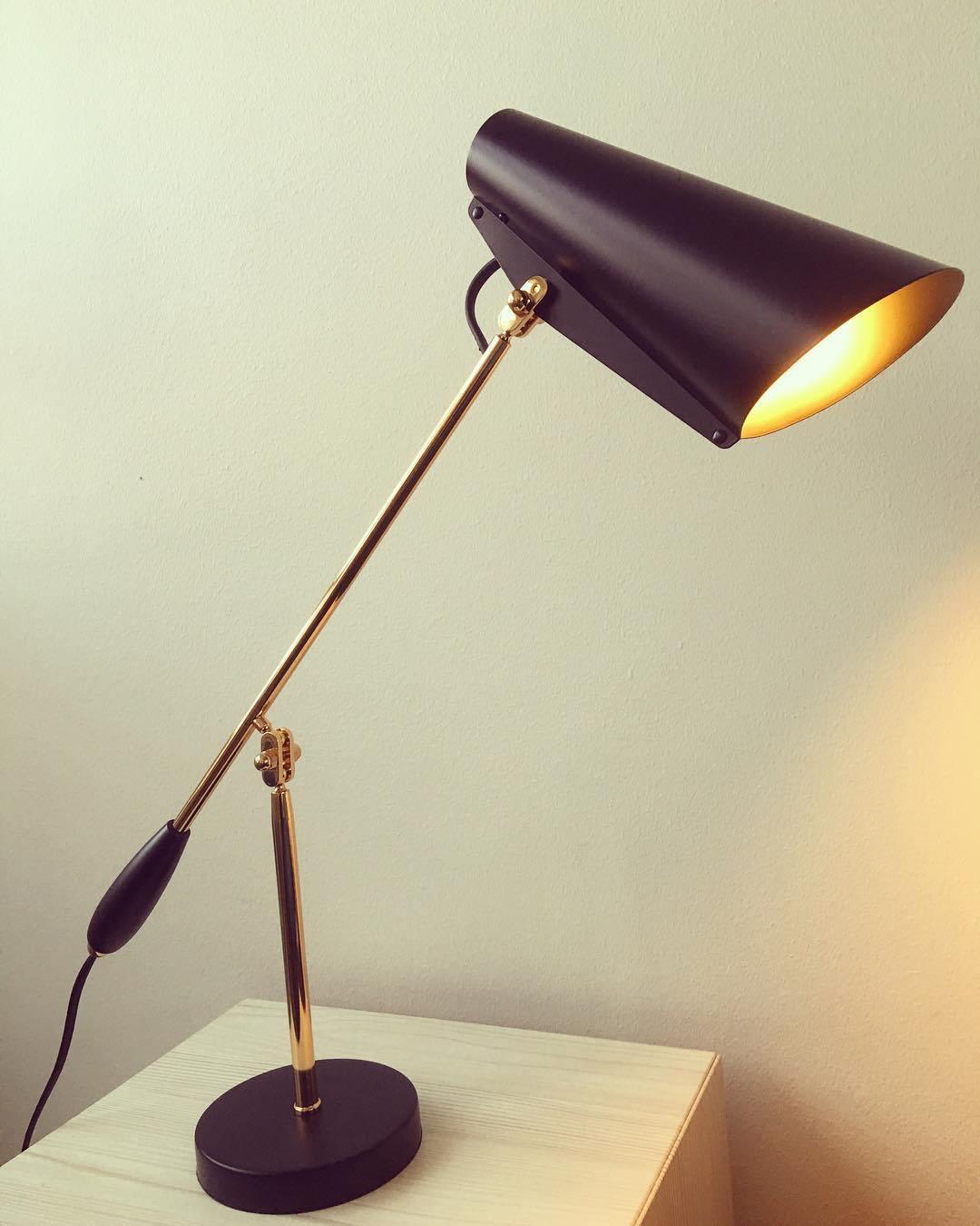 modern-birdy-table-lamp-with-adjustable-arm-and-minimalist-steel-design
