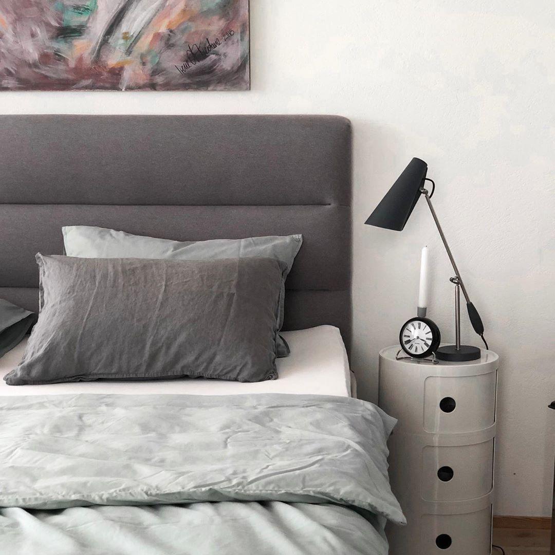 modern-birdy-table-lamp-with-adjustable-arm-and-minimalist-steel-design