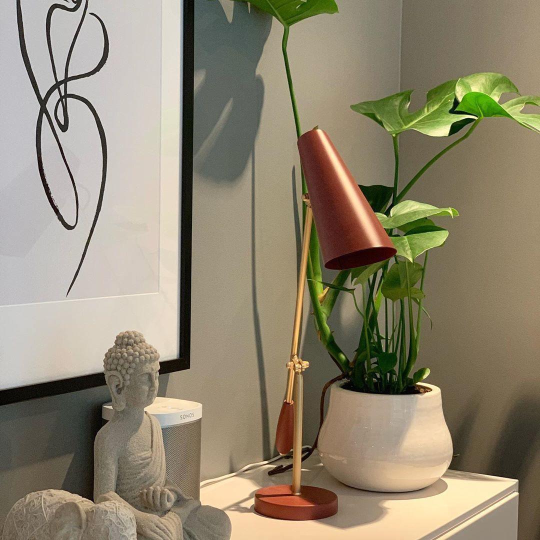 modern-birdy-table-lamp-with-adjustable-arm-and-minimalist-steel-design