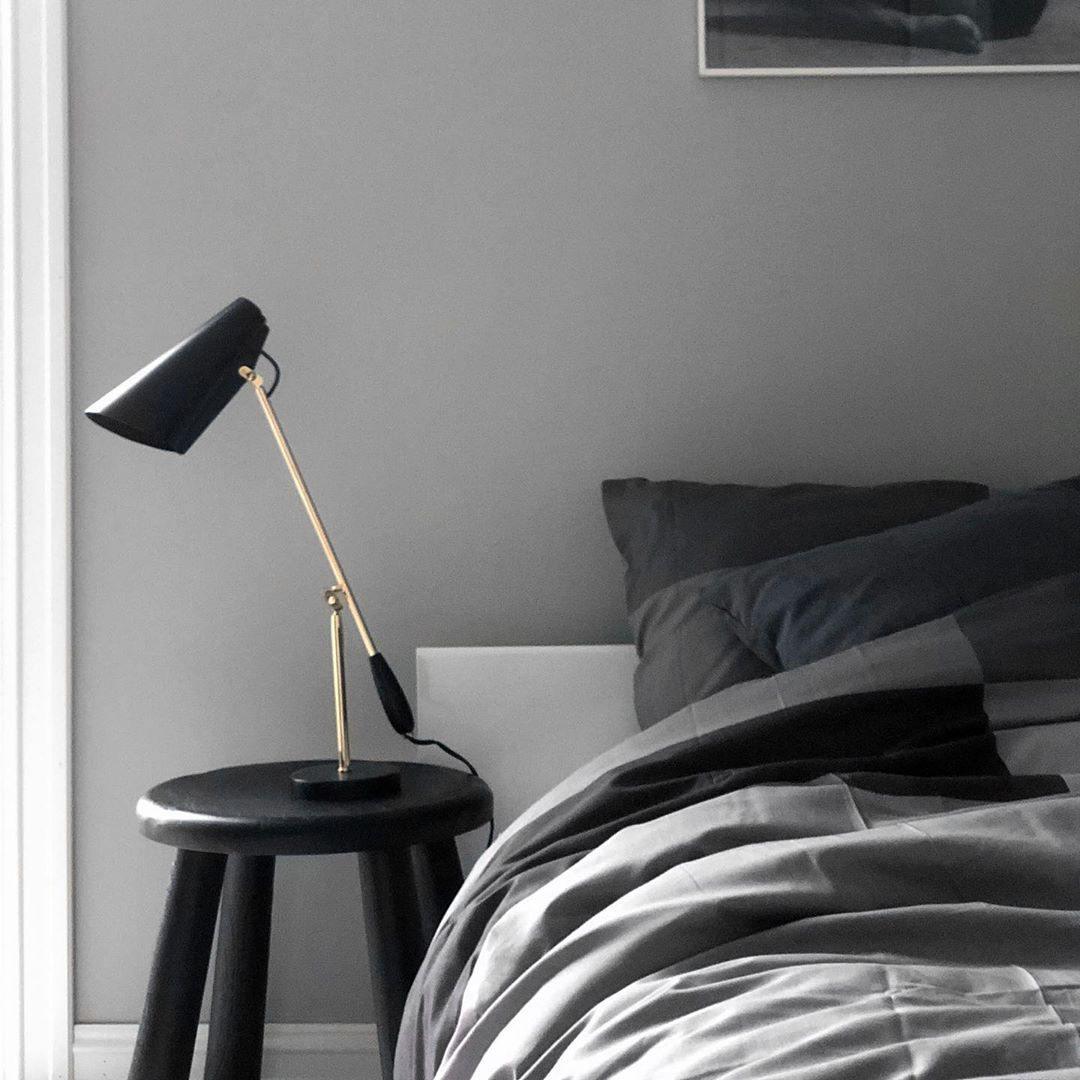 modern-birdy-table-lamp-with-adjustable-arm-and-minimalist-steel-design