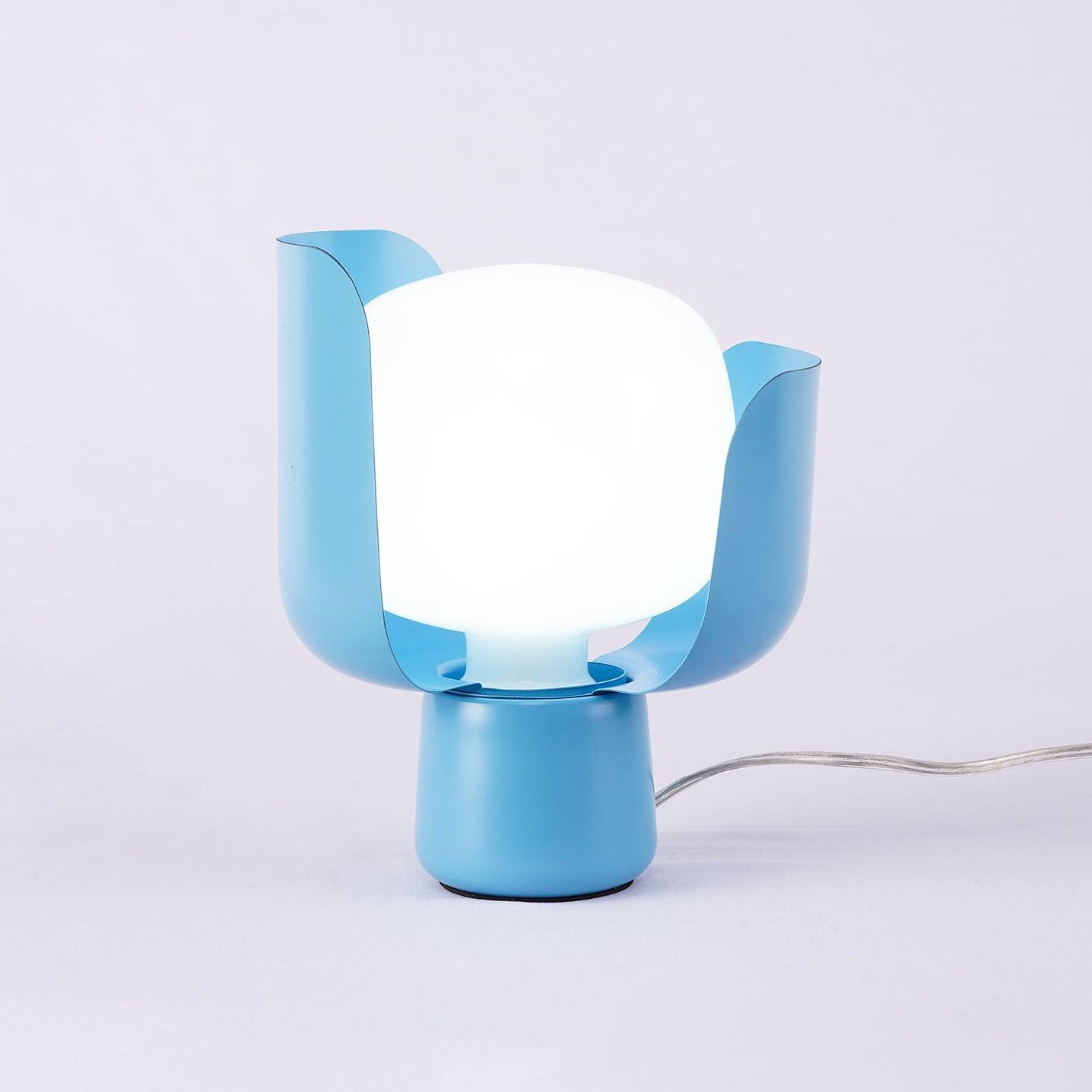 Modern Flower Petal Adjustable Accent Table Lamp for Bedroom and Living Room