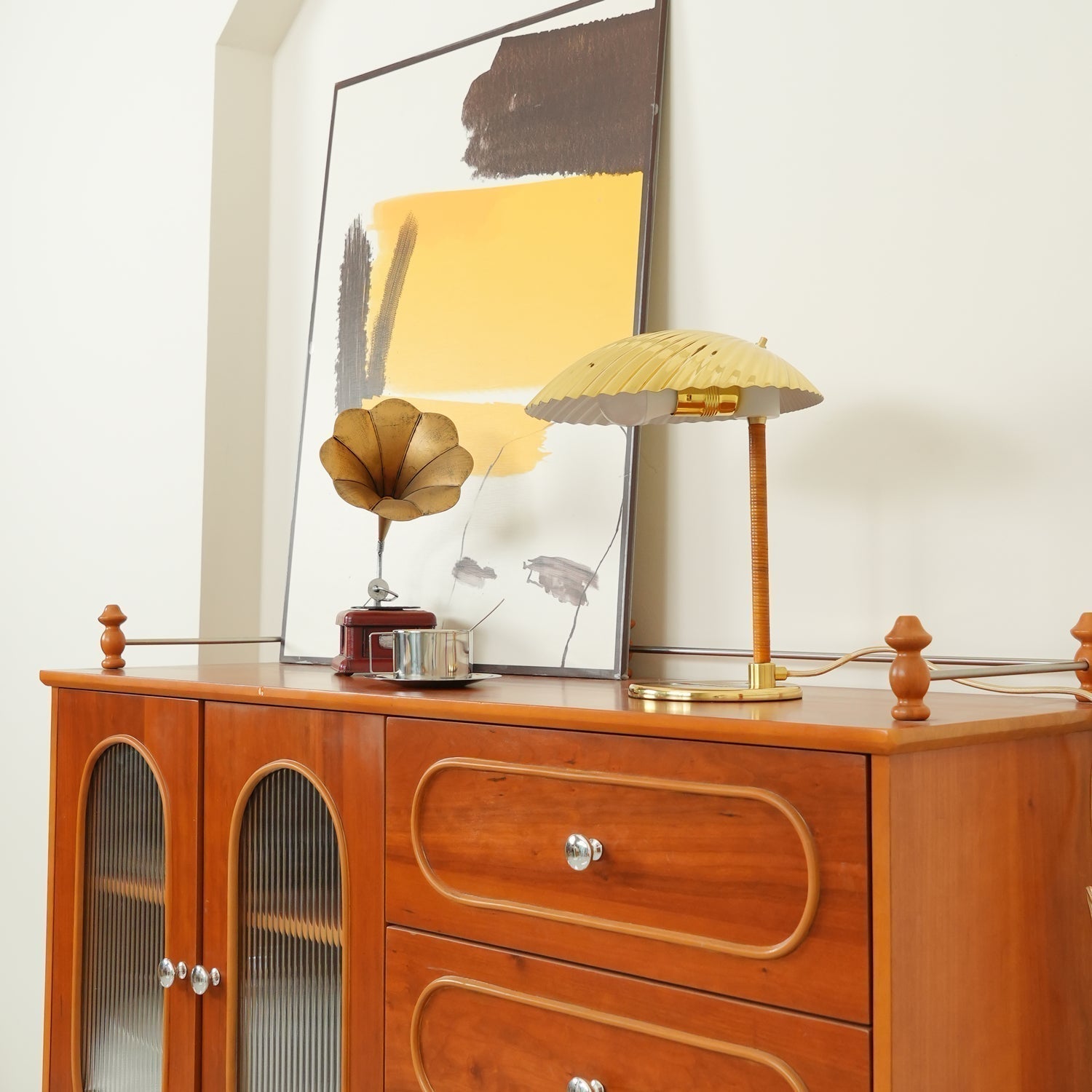 Sculptural Mid Century Modern Brass Shell Table Lamp for Bedside and Desk Lighting