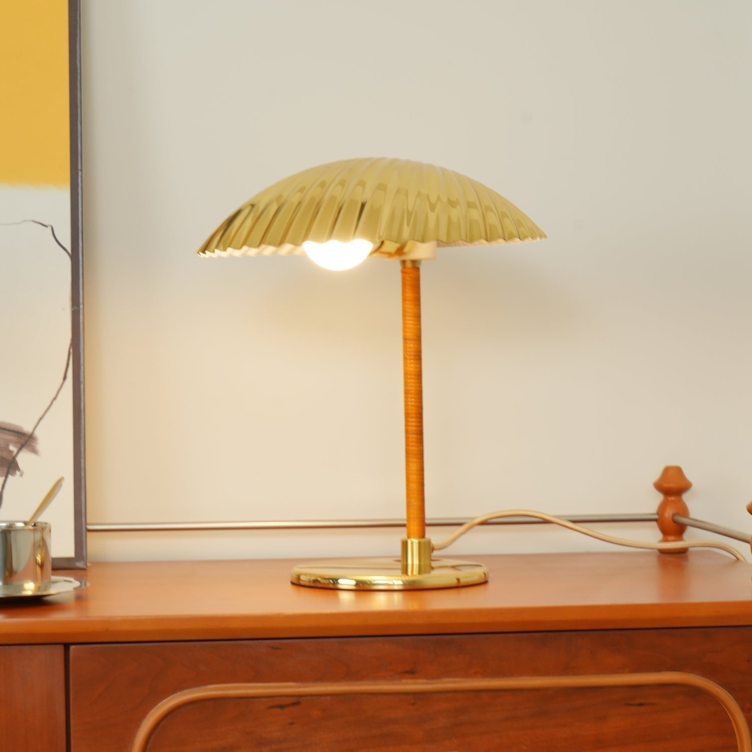 Sculptural Mid Century Modern Brass Shell Table Lamp for Bedside and Desk Lighting