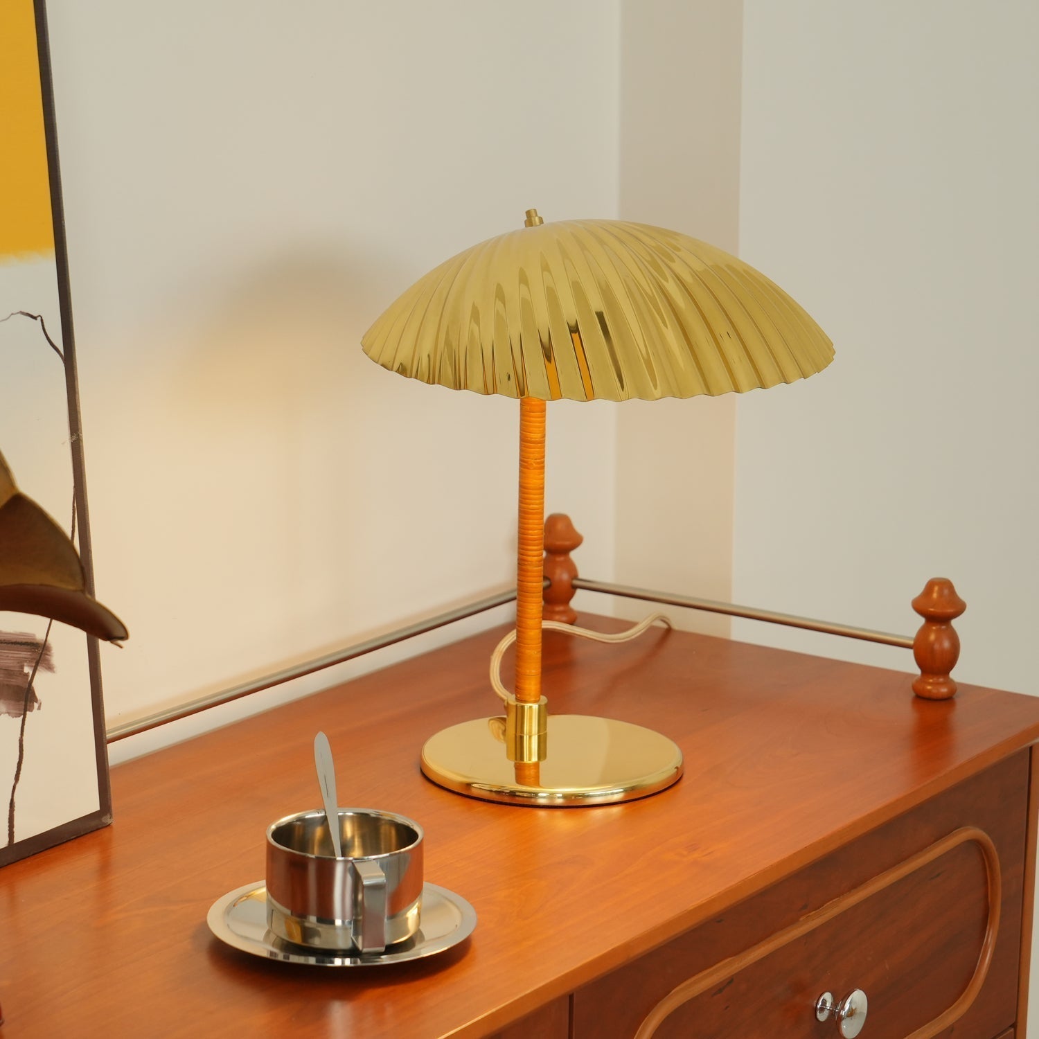Sculptural Mid Century Modern Brass Shell Table Lamp for Bedside and Desk Lighting