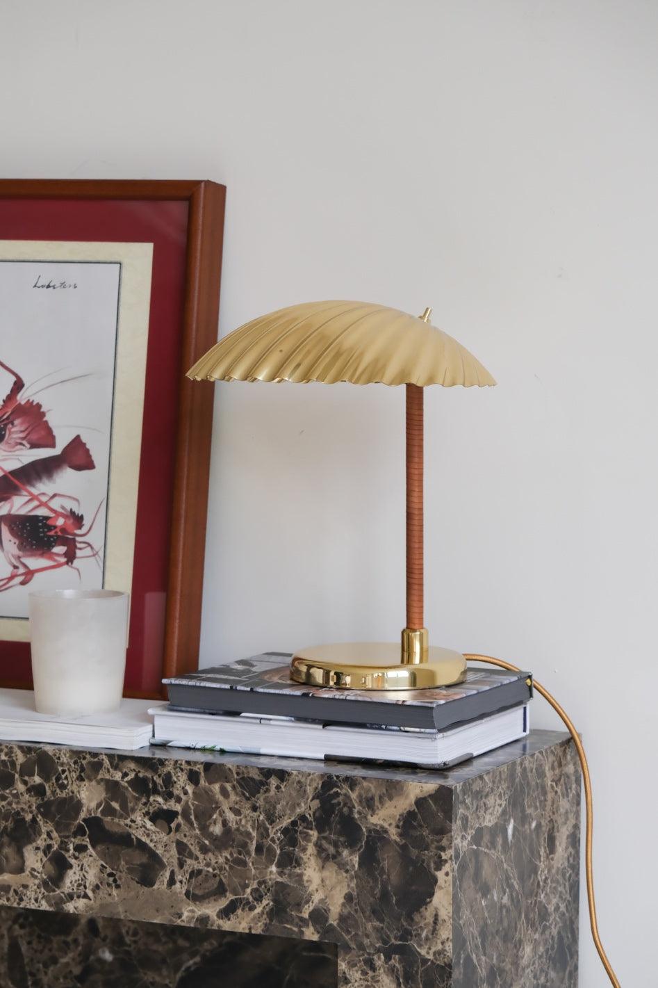 Sculptural Mid Century Modern Brass Shell Table Lamp for Bedside and Desk Lighting