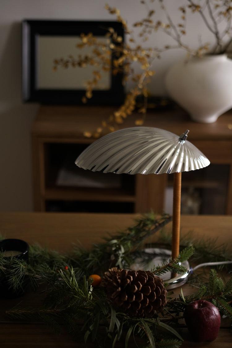 Sculptural Mid Century Modern Brass Shell Table Lamp for Bedside and Desk Lighting