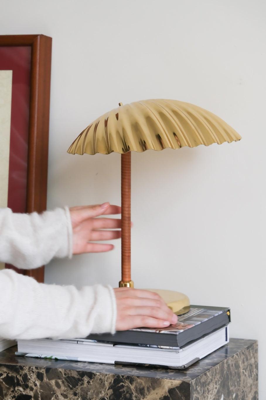 Sculptural Mid Century Modern Brass Shell Table Lamp for Bedside and Desk Lighting
