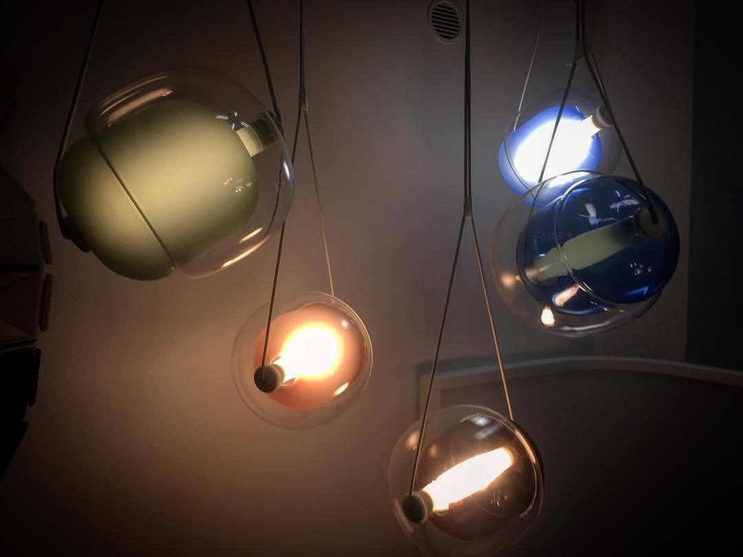 modern-capsula-layered-glass-led-pendant-light-for-contemporary-interior-lighting