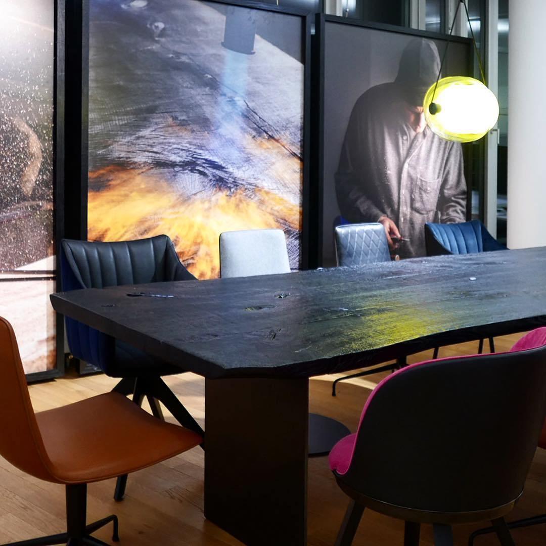 modern-capsula-layered-glass-led-pendant-light-for-contemporary-interior-lighting