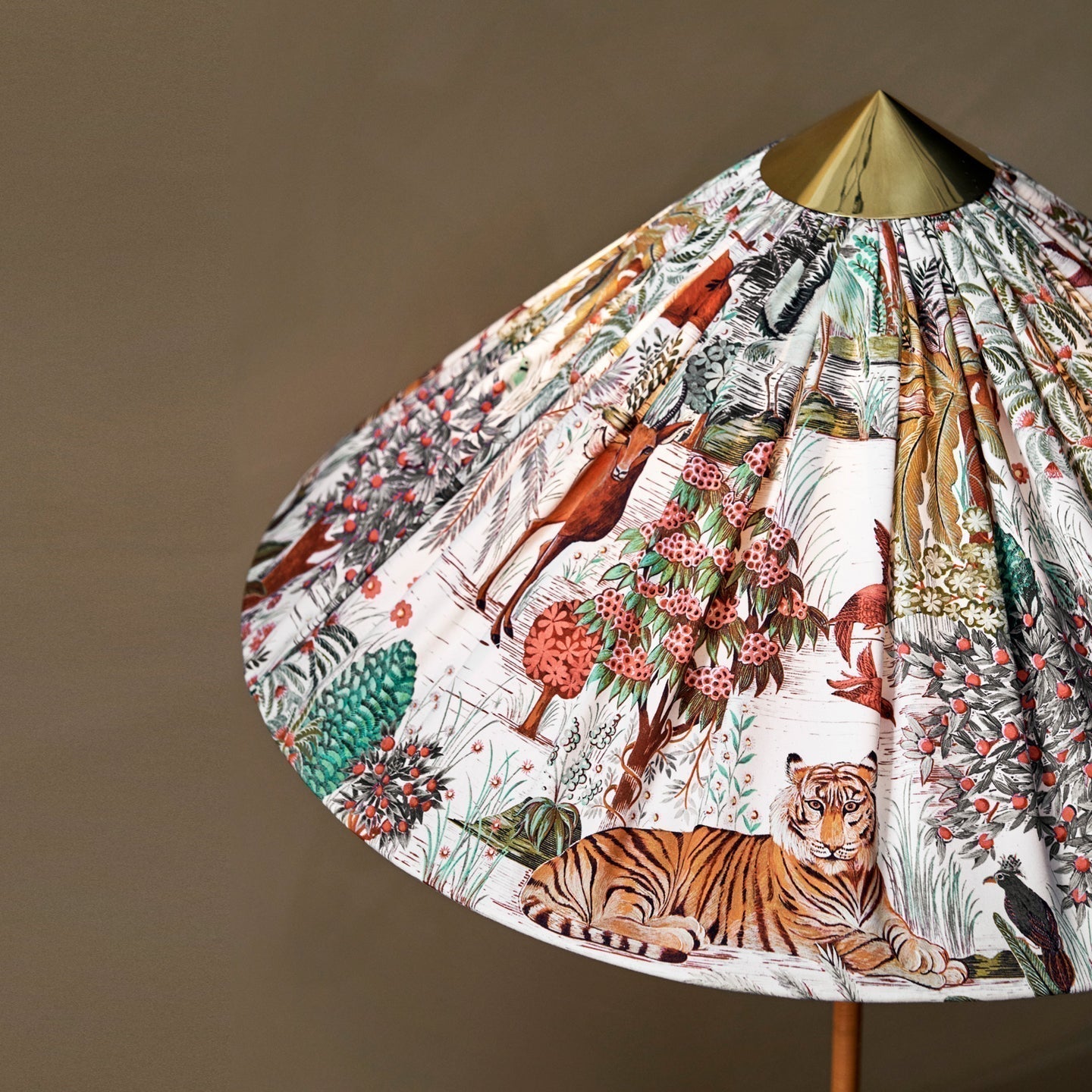 Mid Century Modern Rattan Stem Floor Lamp with Elegant Fabric Shade for Indoor Living Spaces