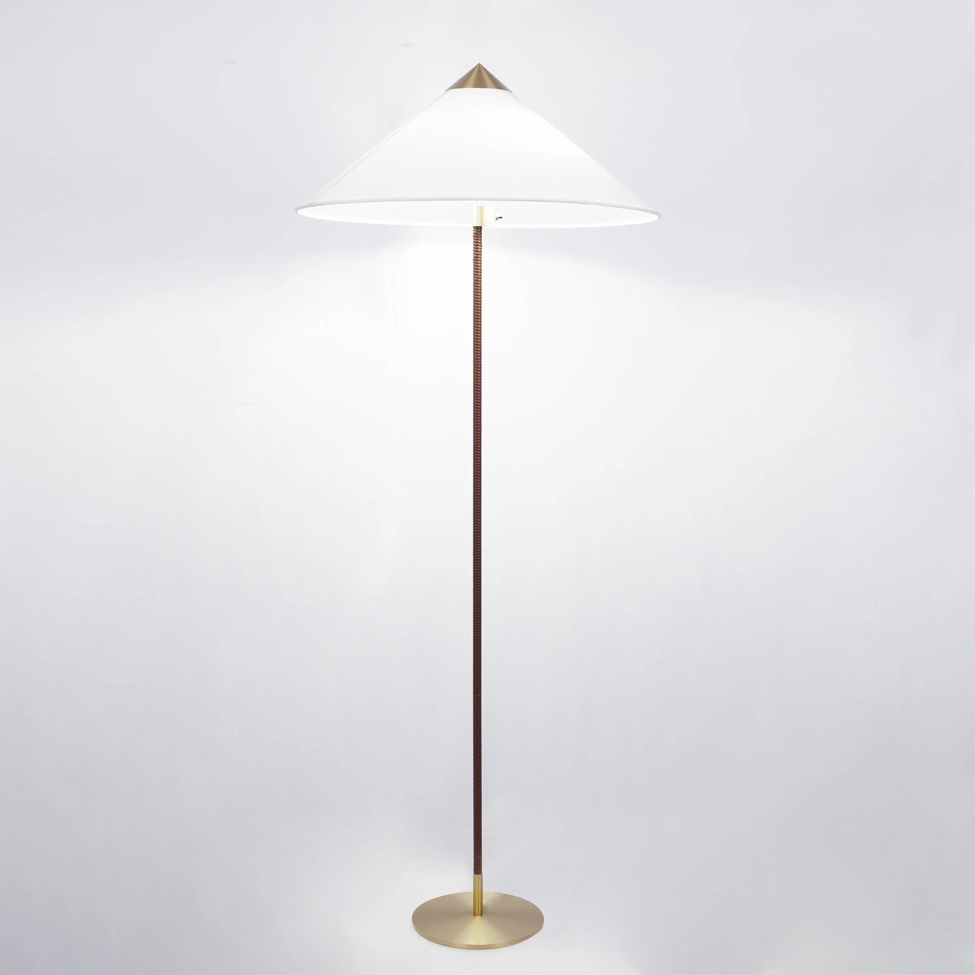 Mid Century Modern Rattan Stem Floor Lamp with Elegant Fabric Shade for Indoor Living Spaces