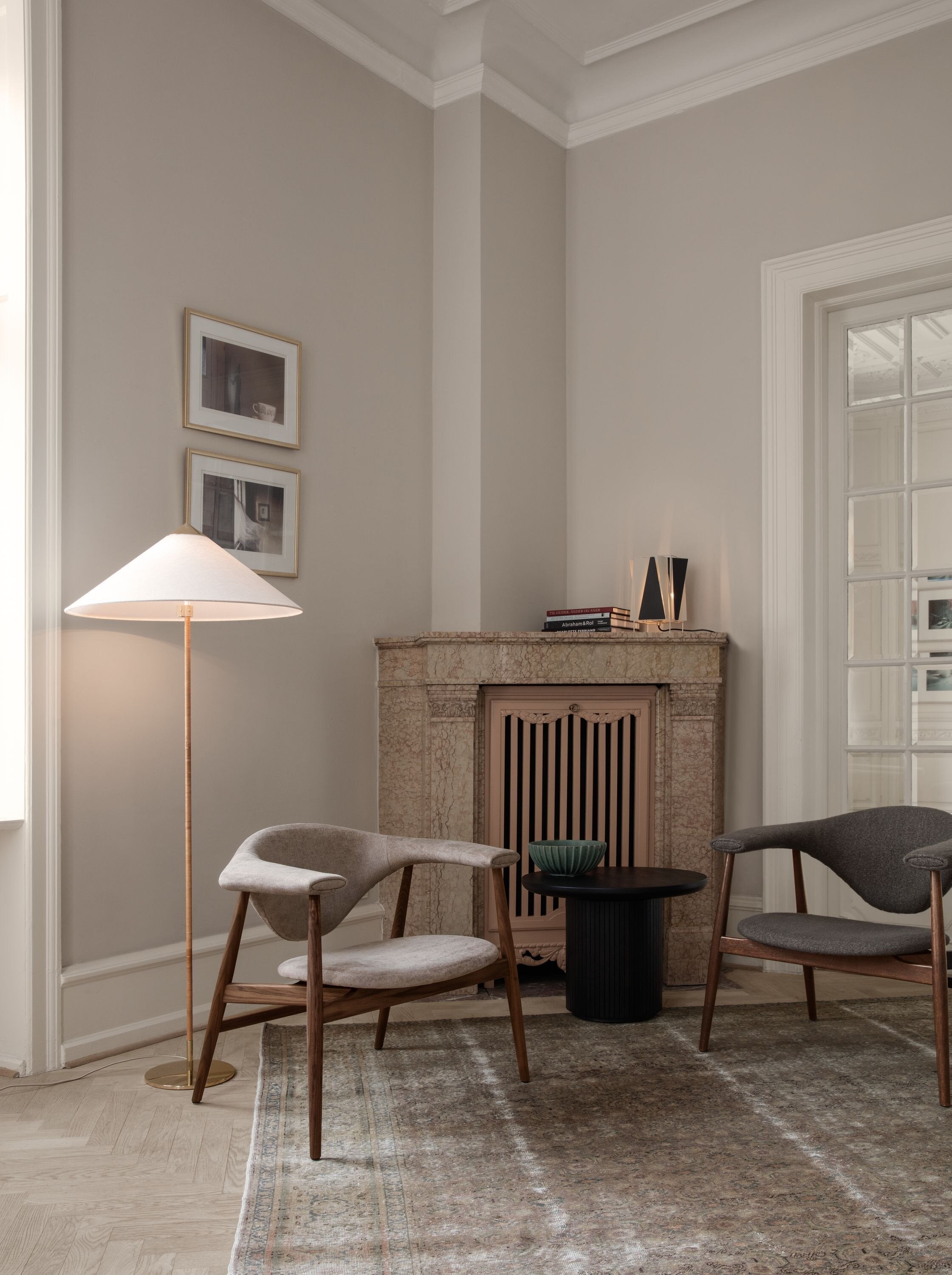 Mid Century Modern Rattan Stem Floor Lamp with Elegant Fabric Shade for Indoor Living Spaces