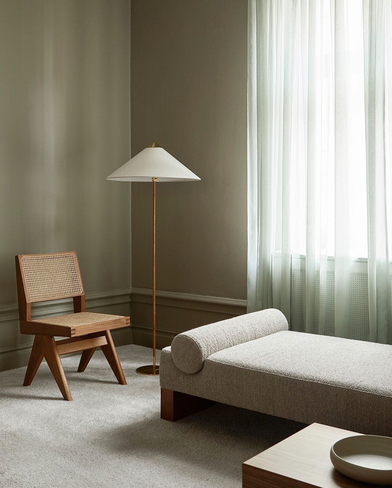 Mid Century Modern Rattan Stem Floor Lamp with Elegant Fabric Shade for Indoor Living Spaces