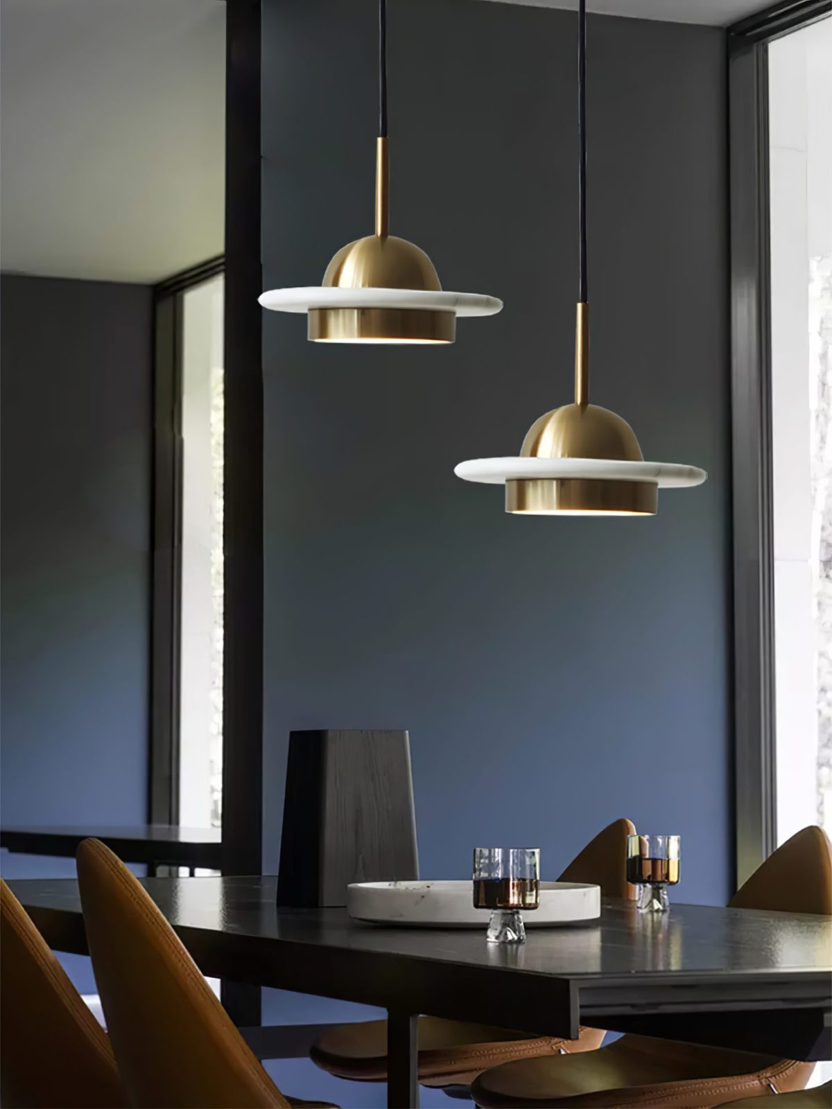 modern-gold-led-pendant-light-with-marble-accents-and-elegant-metal-disc-design
