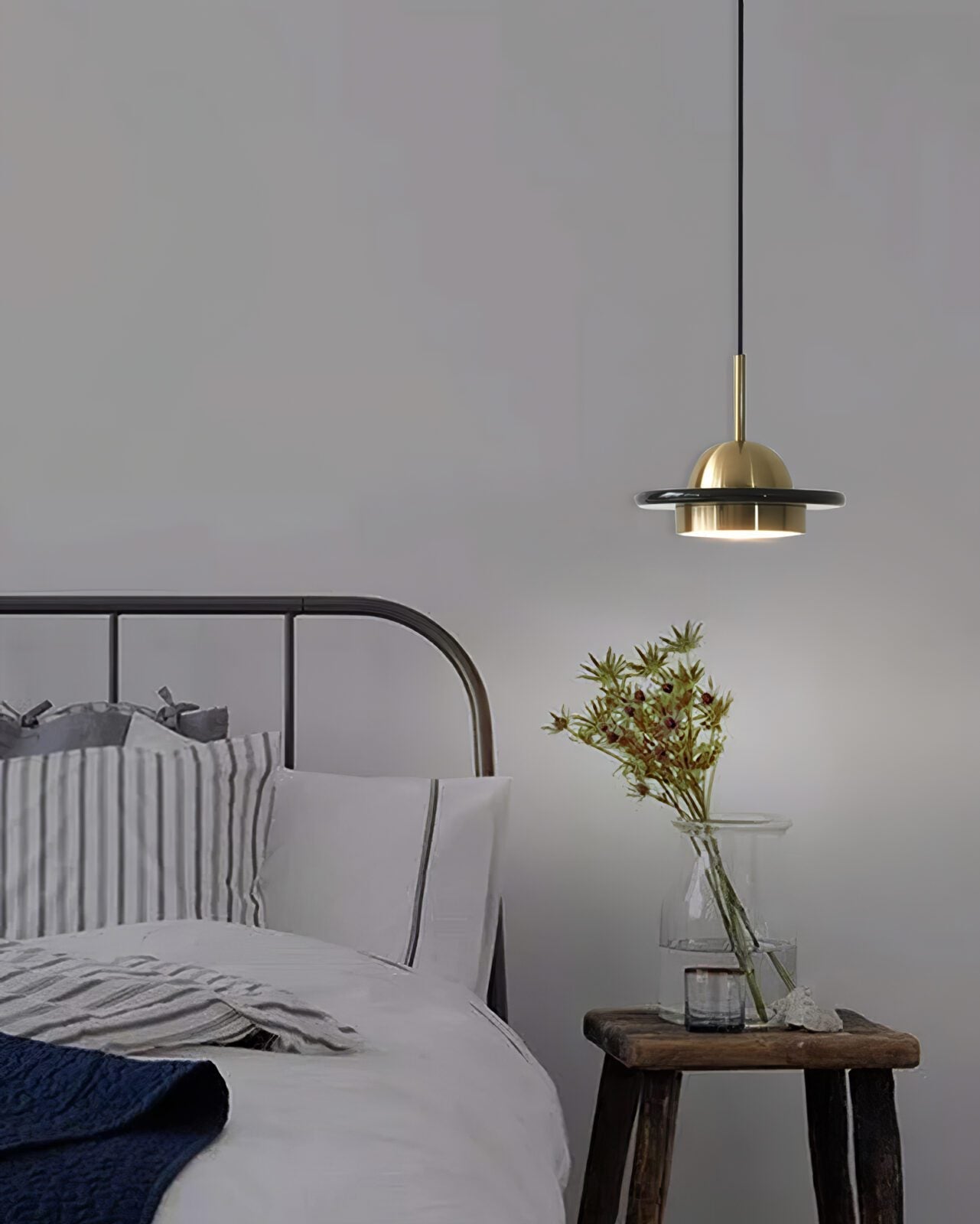modern-gold-led-pendant-light-with-marble-accents-and-elegant-metal-disc-design