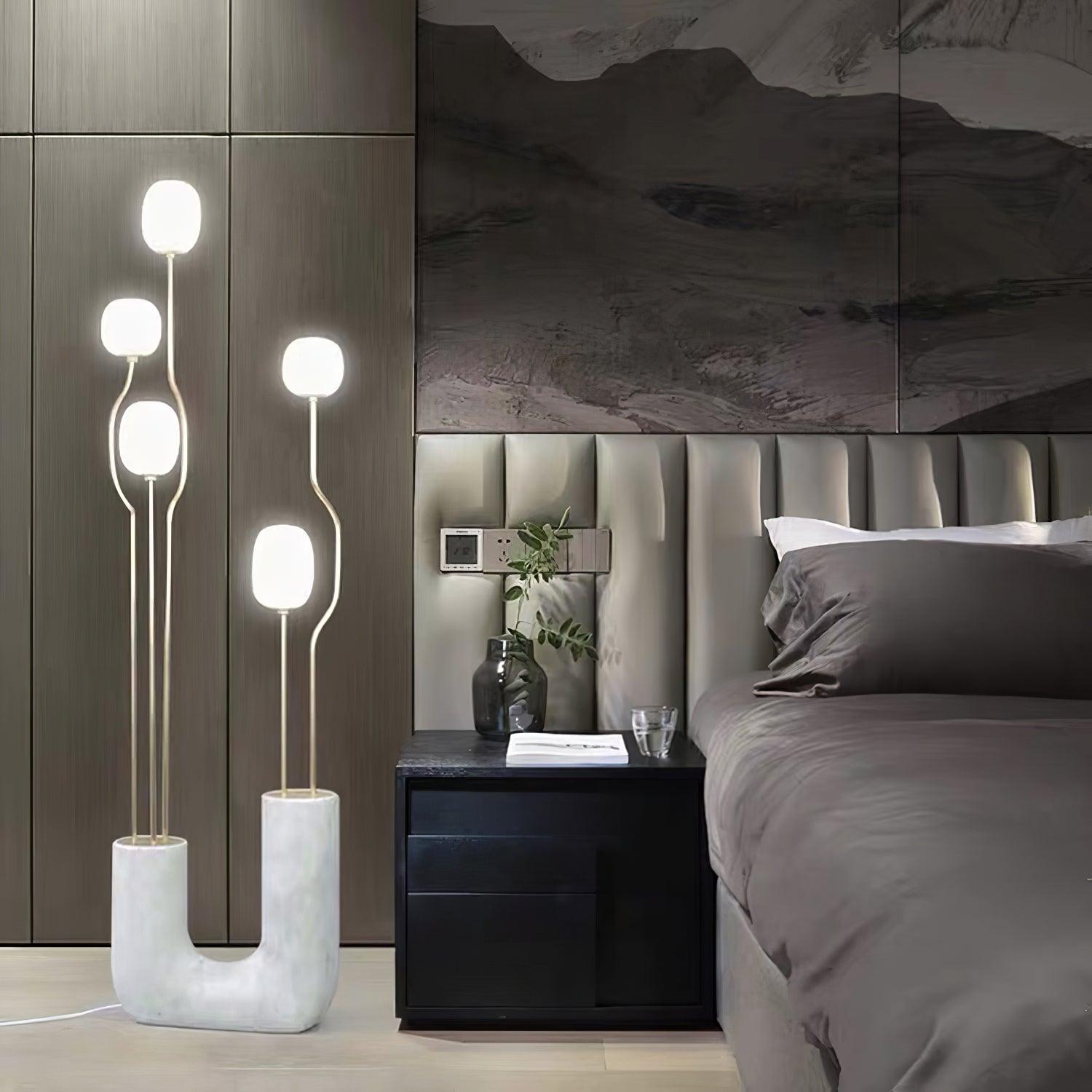 modern-comet-sculptural-floor-lamp-with-resin-and-metal-details-for-interior-lighting