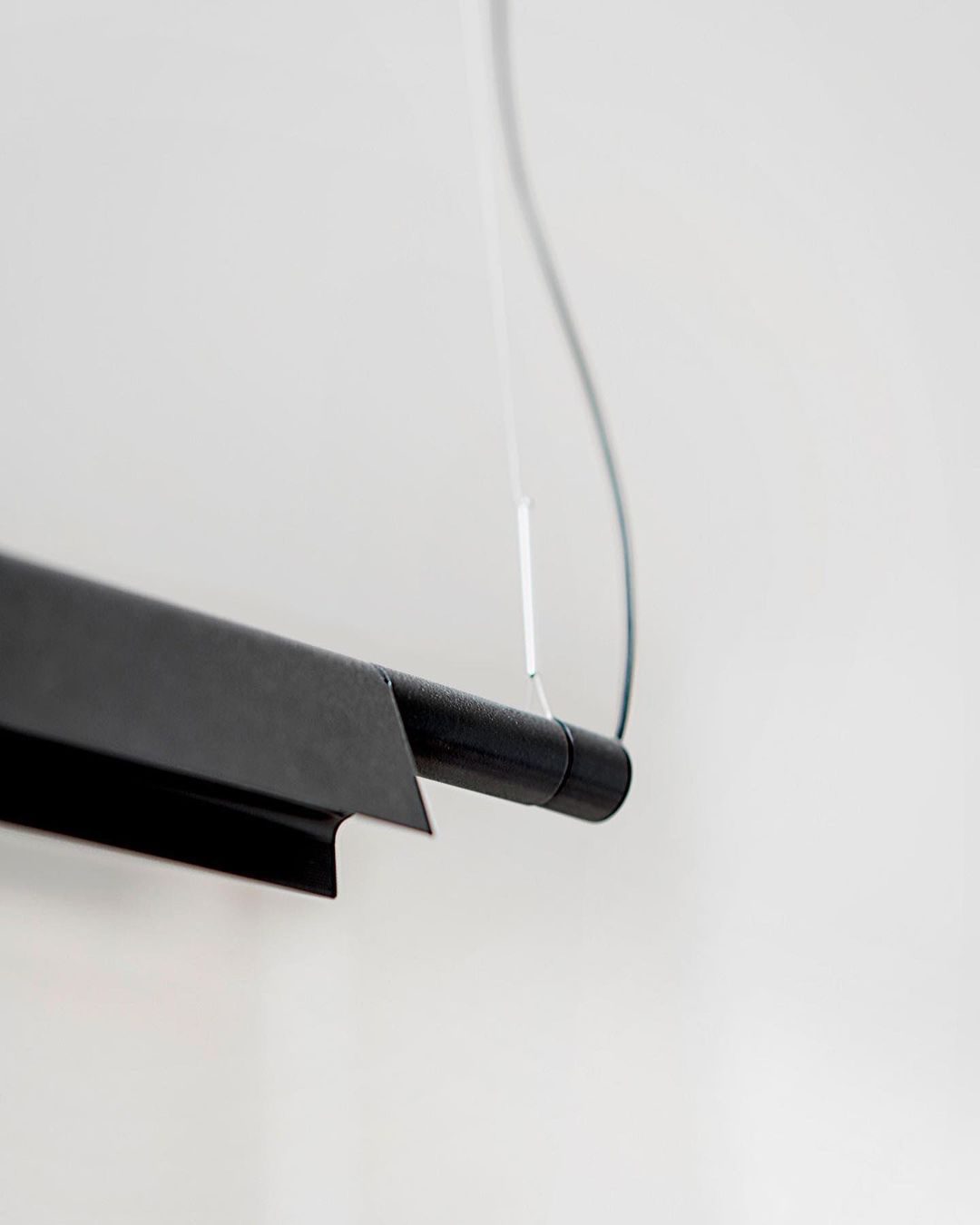 modern-minimalist-linear-led-pendant-light-adjustable-reflector-suspension-lamp