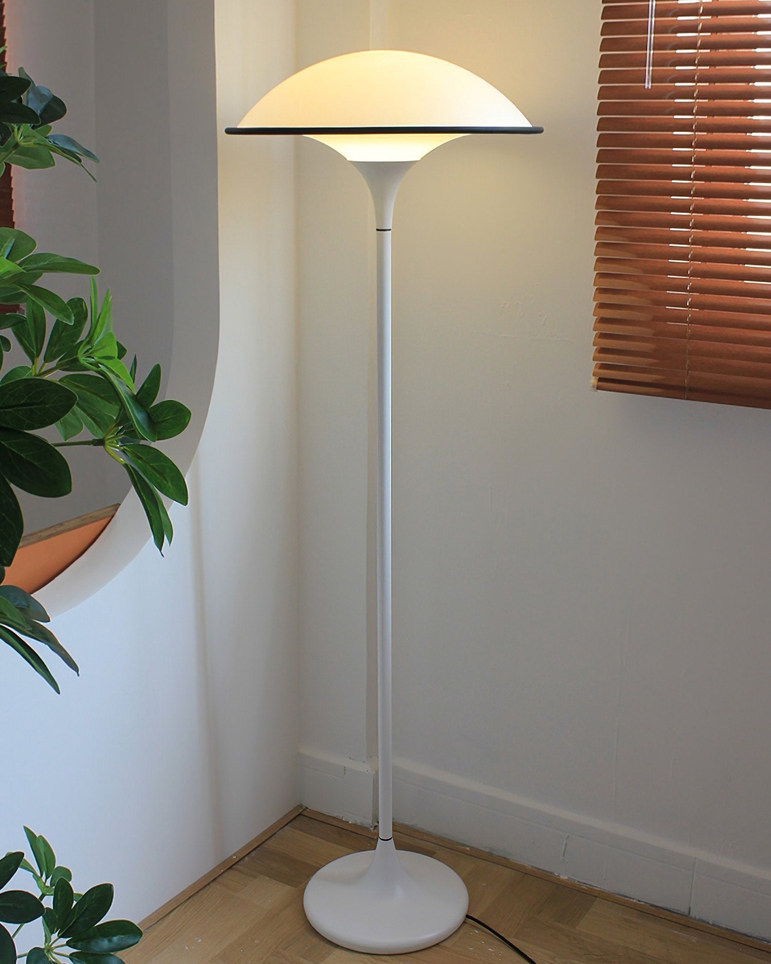 modern-ufo-minimalist-floor-lamp-with-acrylic-shade-and-metal-base-for-living-room