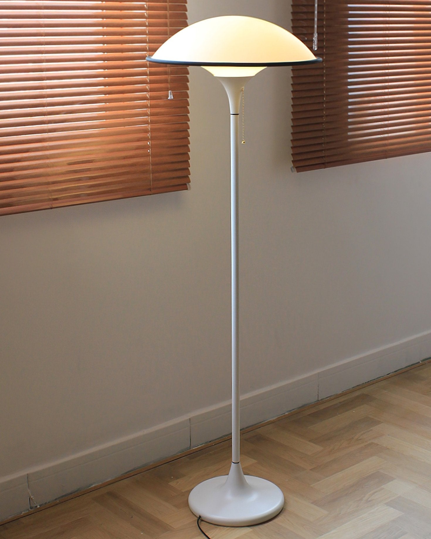 modern-ufo-minimalist-floor-lamp-with-acrylic-shade-and-metal-base-for-living-room