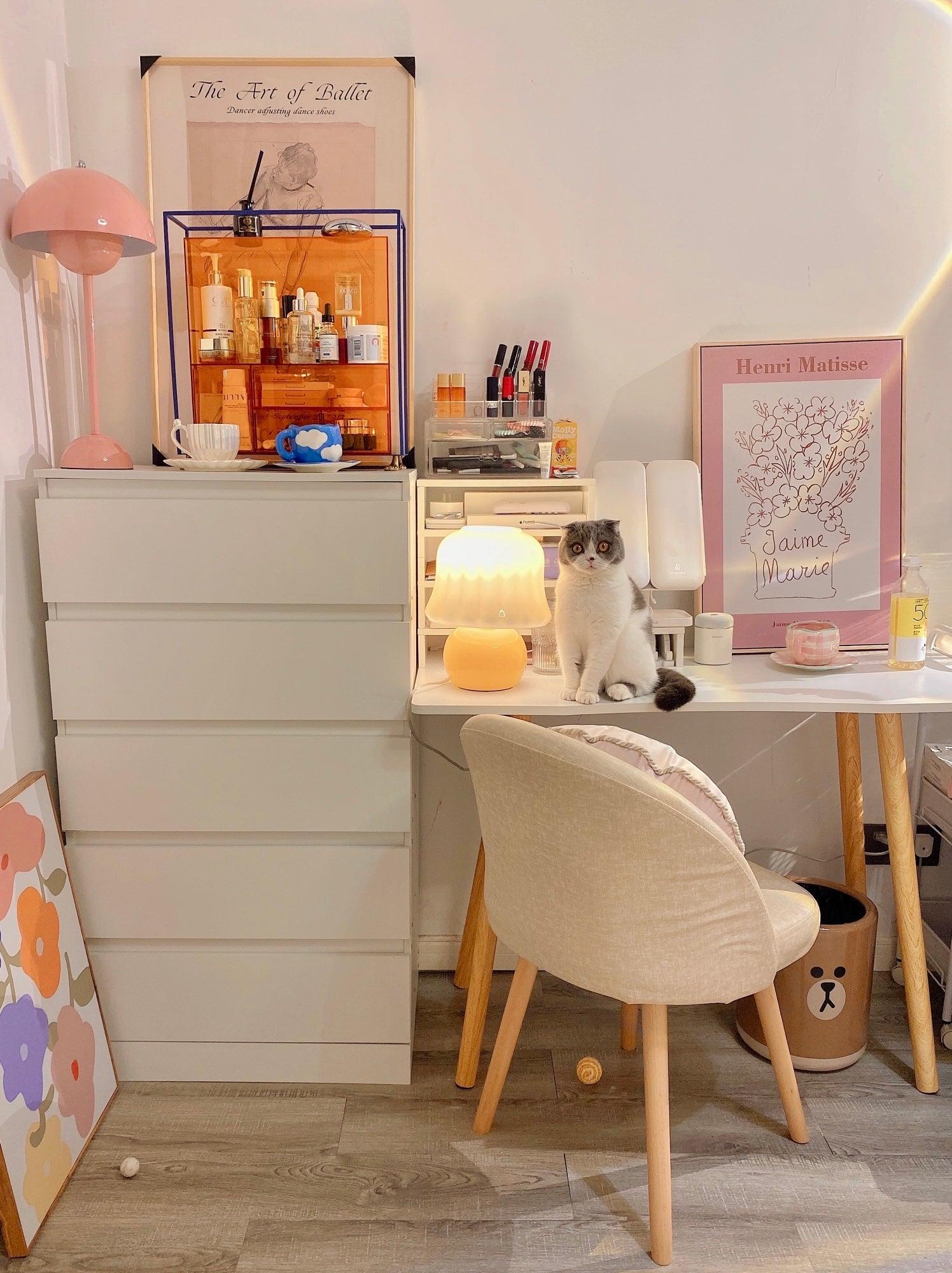 Creamy Mushroom Pleated Glass Table Lamp for Bedroom and Living Room Accent Lighting