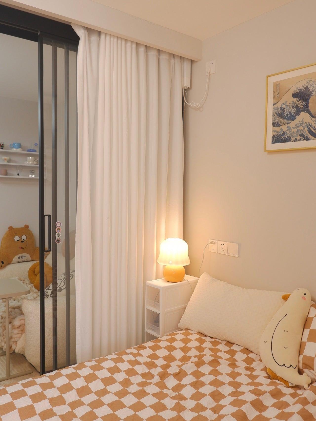 Creamy Mushroom Pleated Glass Table Lamp for Bedroom and Living Room Accent Lighting
