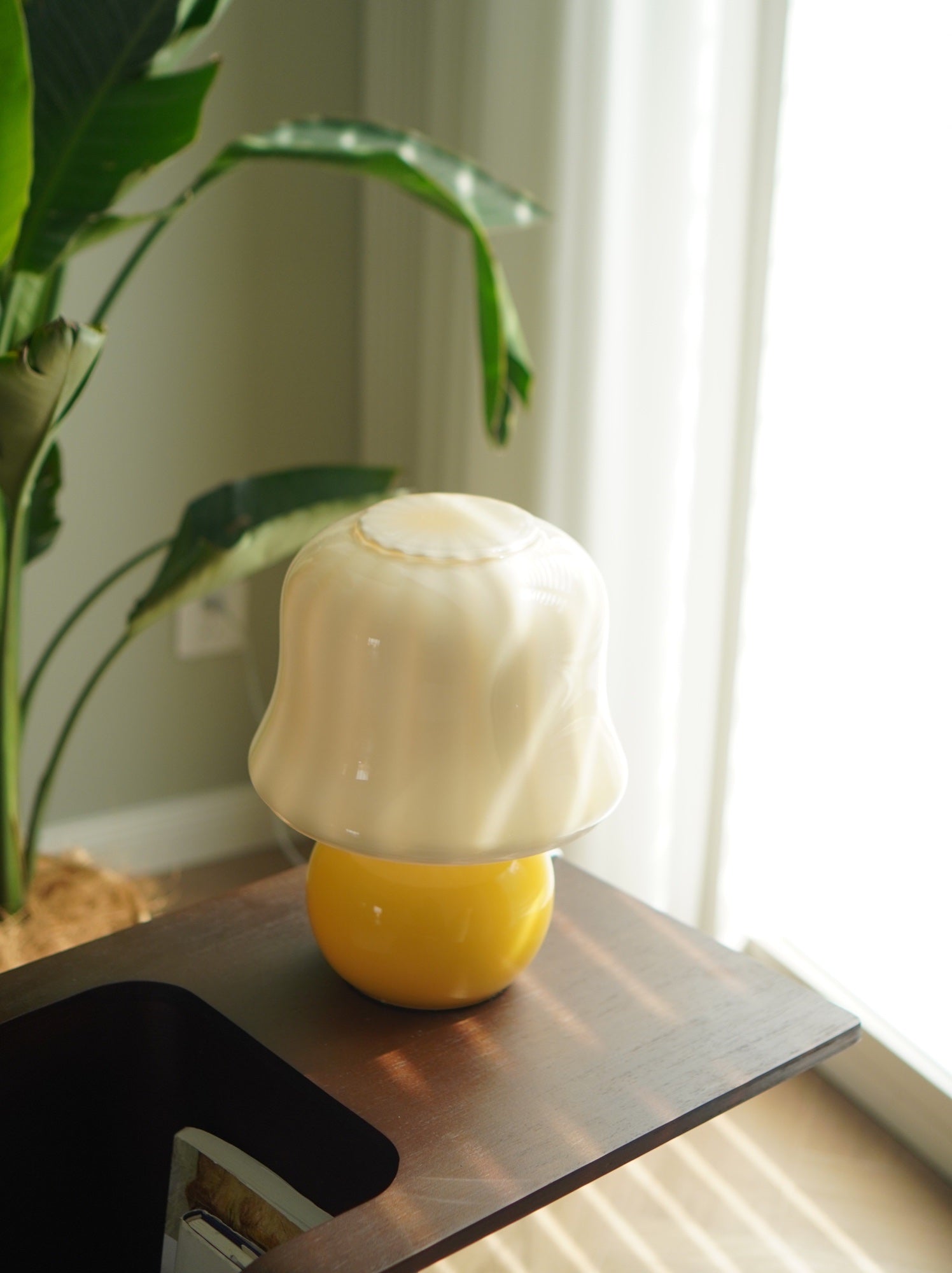Creamy Mushroom Pleated Glass Table Lamp for Bedroom and Living Room Accent Lighting